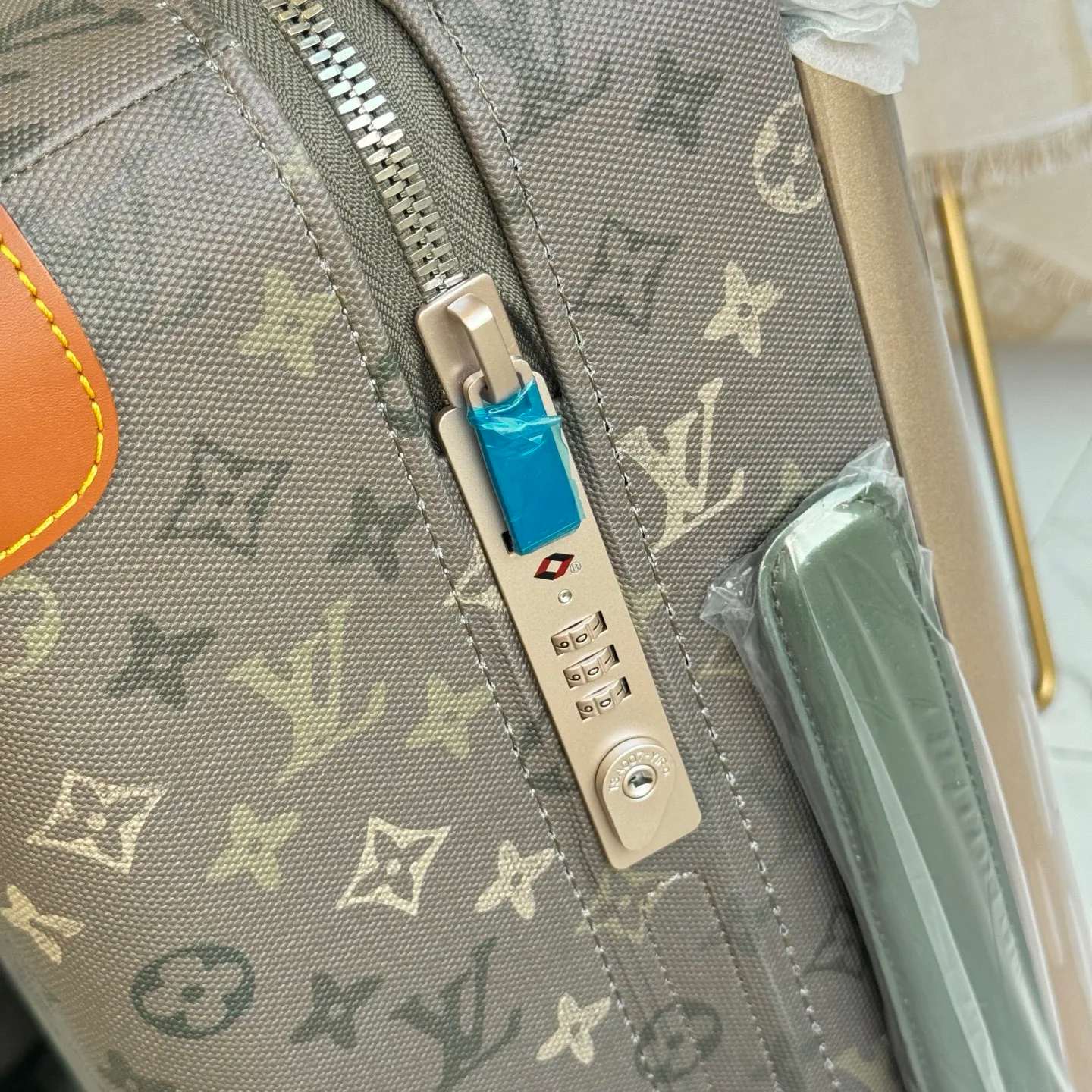 Suitcases LOUIS VUITTON 17675232
