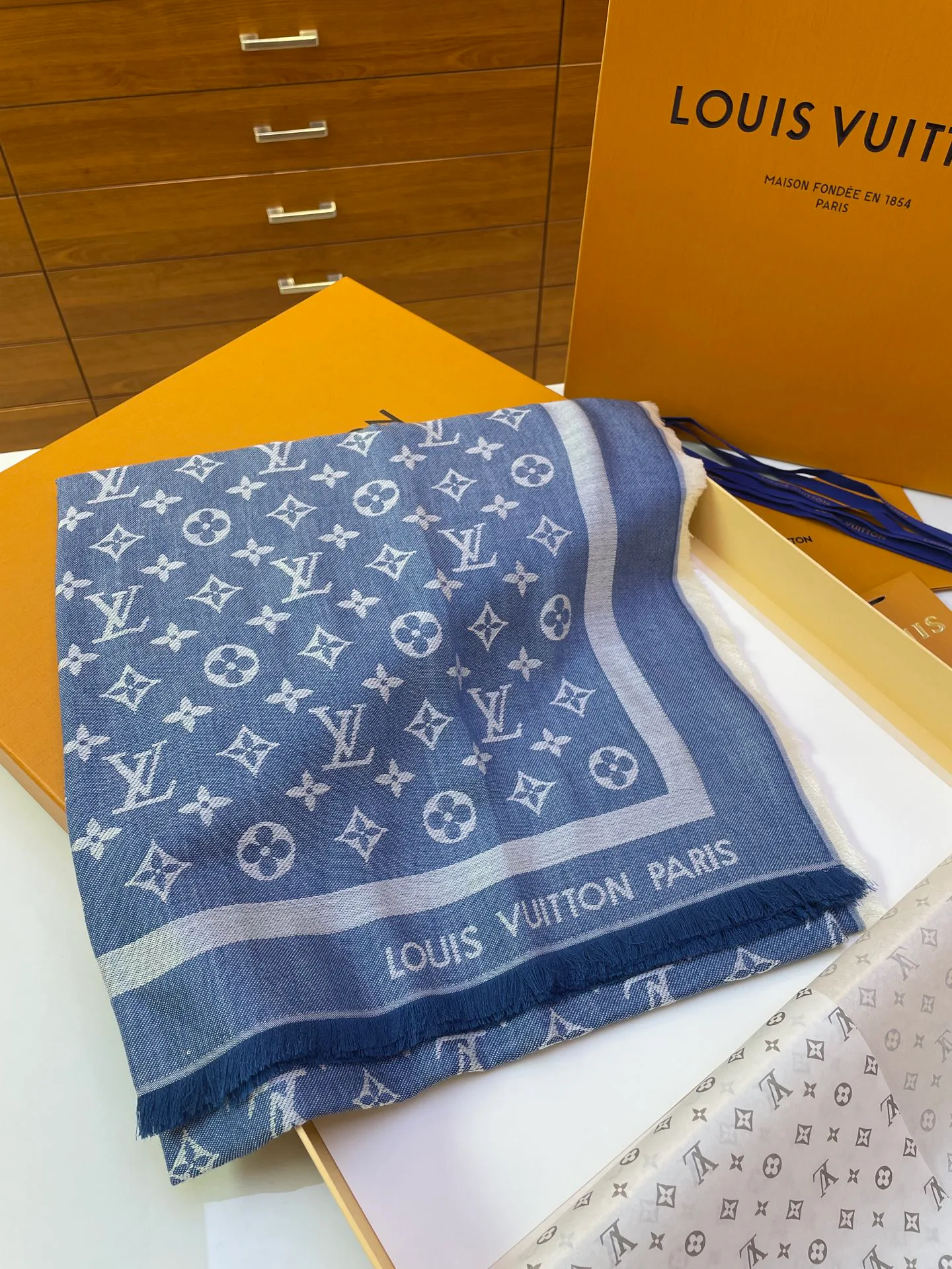 Scarves LOUIS VUITTON 17928310