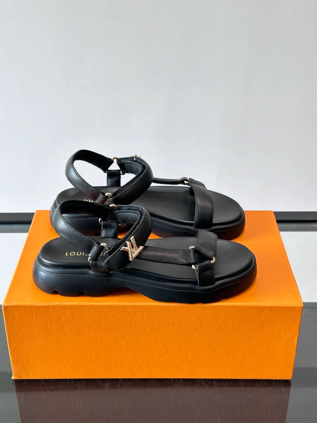 Women's Sandals LOUIS VUITTON 17593007