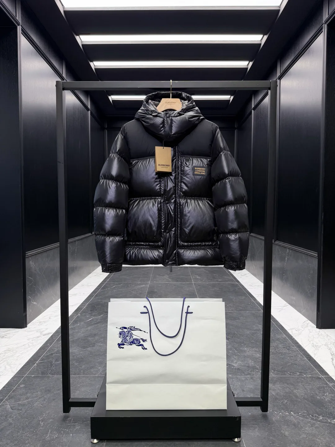 Women's Jackets And Down Jackets BURBERRY 17876508