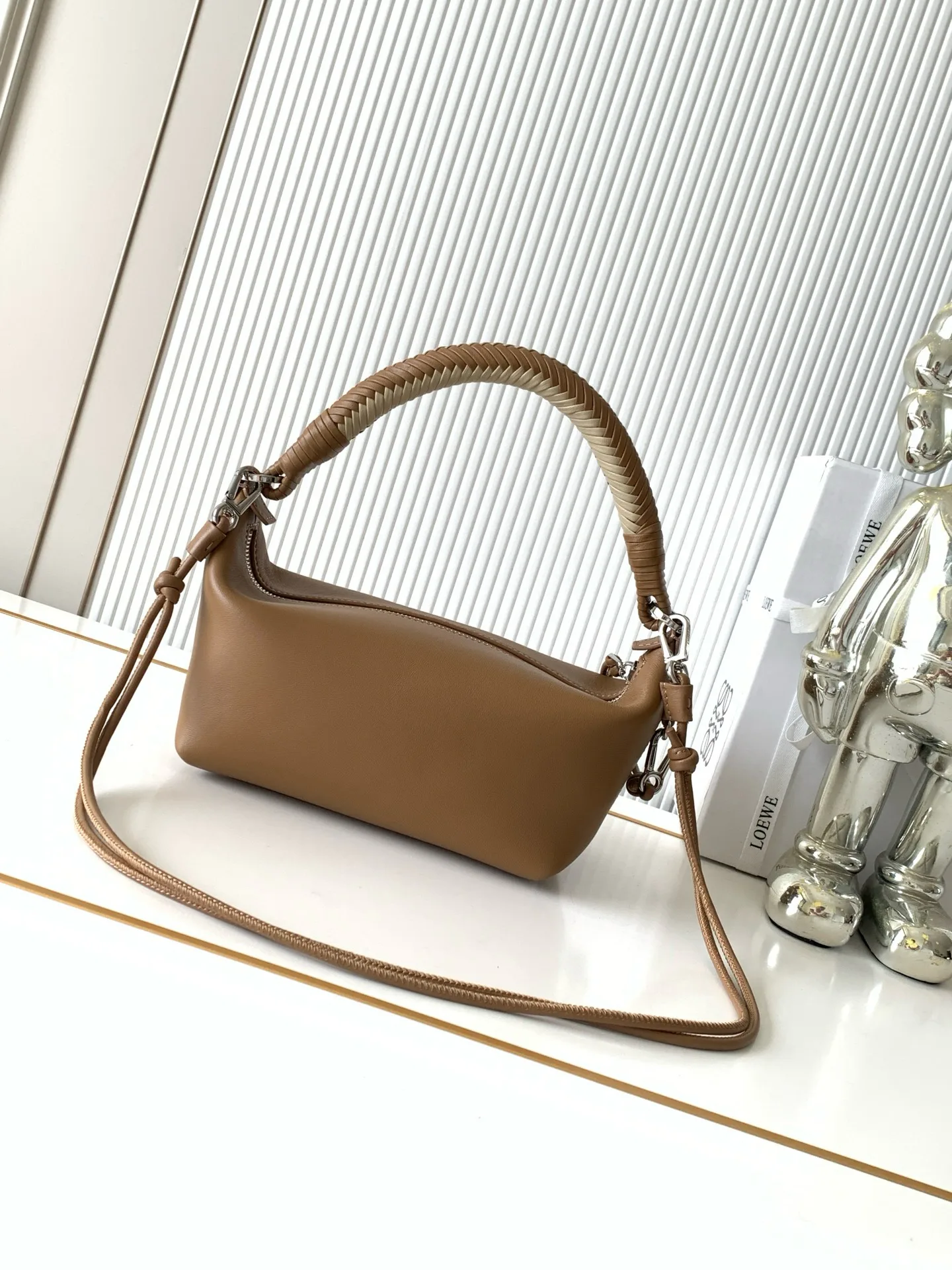Women's Classic Handbags LOEWE 18378671