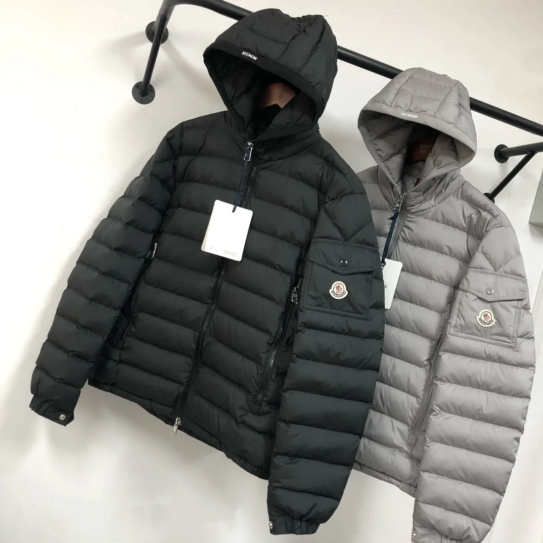 Women's Jackets And Down Jackets MONCLER 18408601