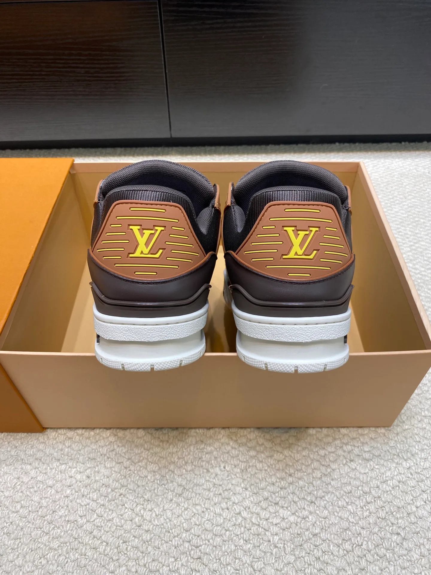 Women's Sneakers LOUIS VUITTON 17969022