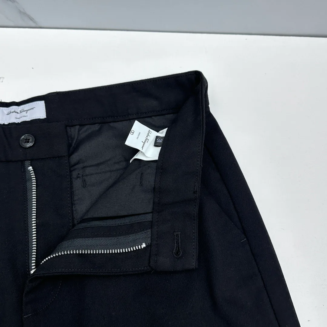 Men's Trousers SALVATORE FERRAGAMO 18246805