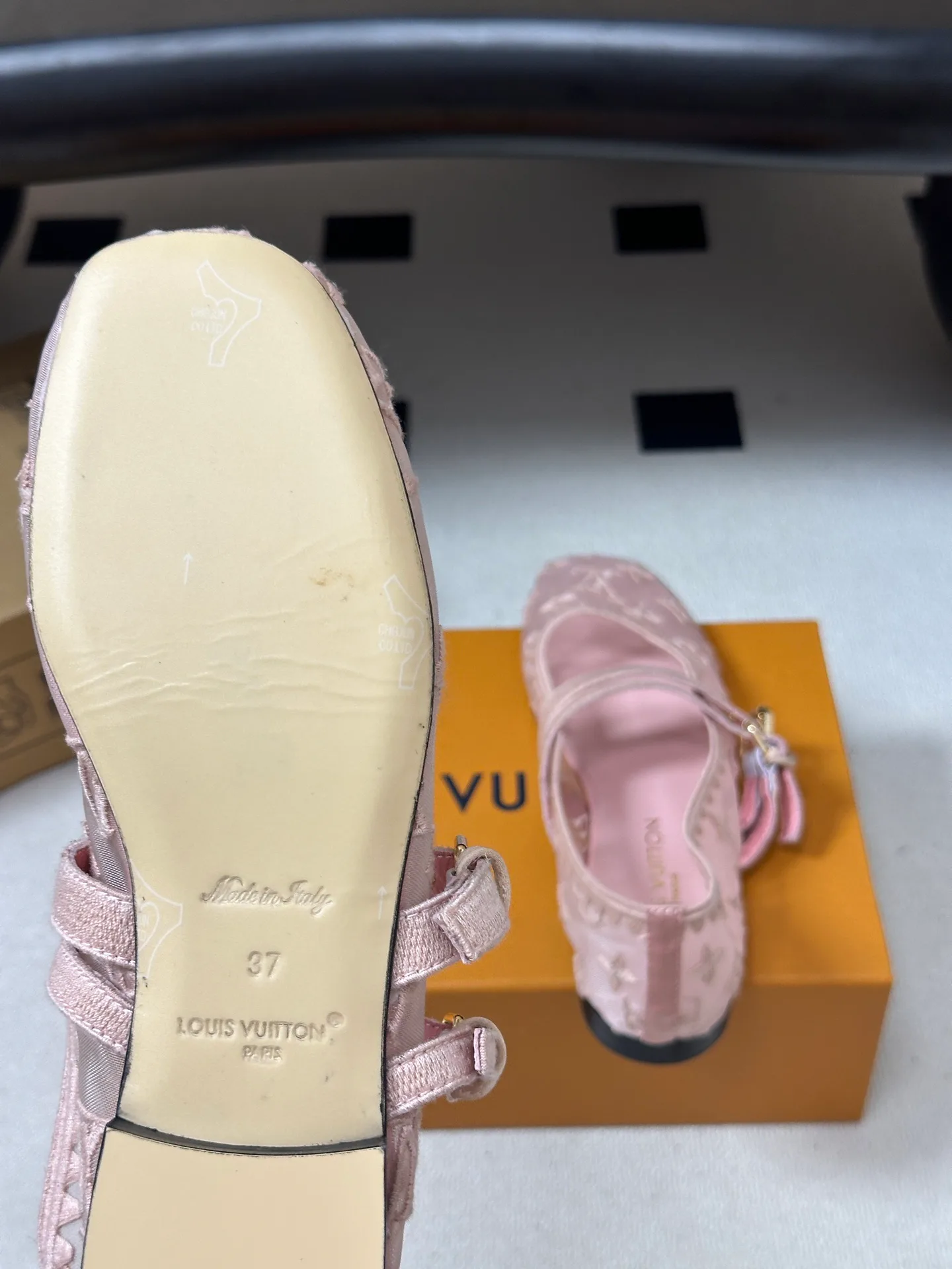 Women's Ballet Flats LOUIS VUITTON 18340938