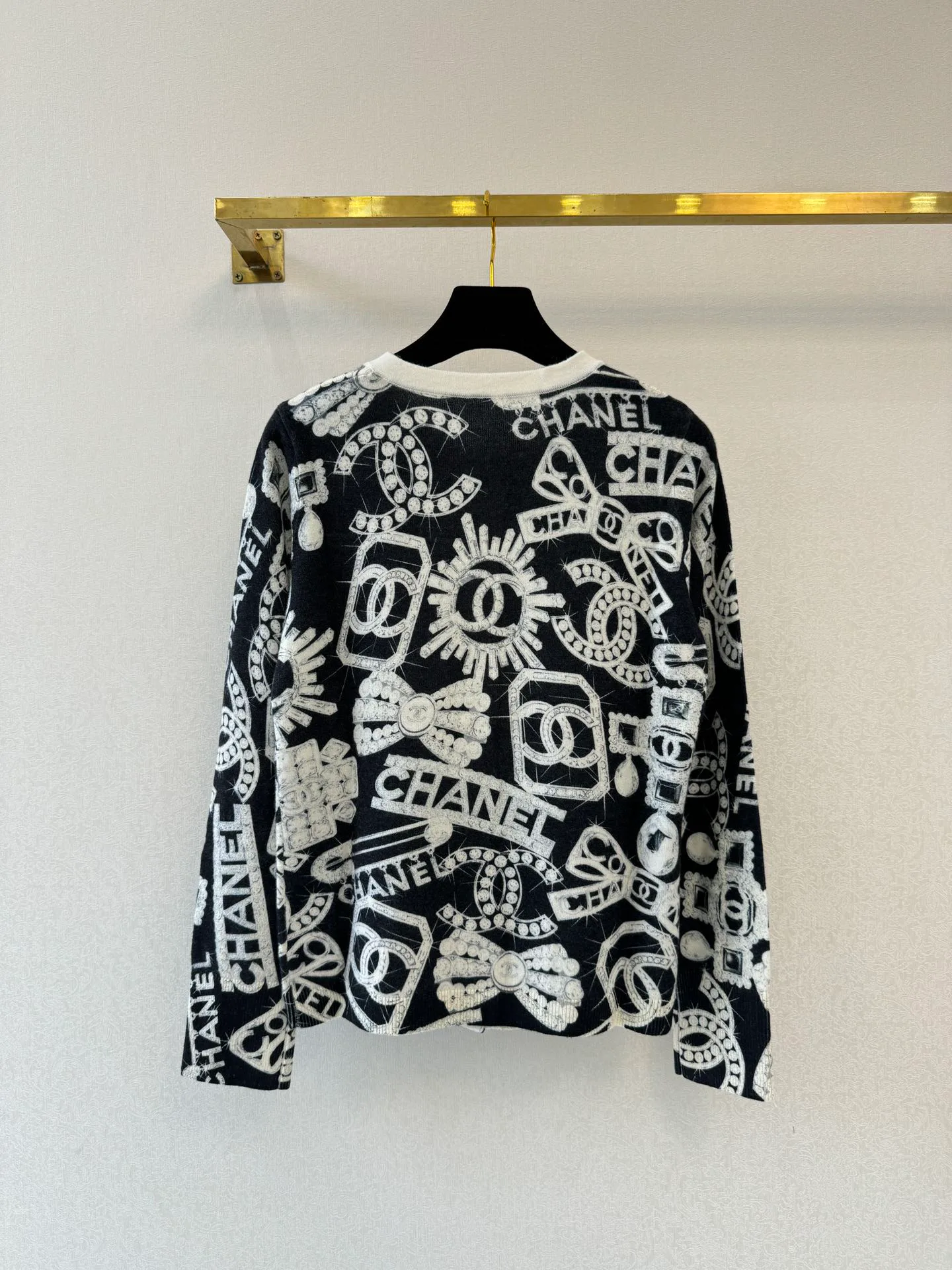 Women's Jumpers And Sweaters CHANEL 18137800