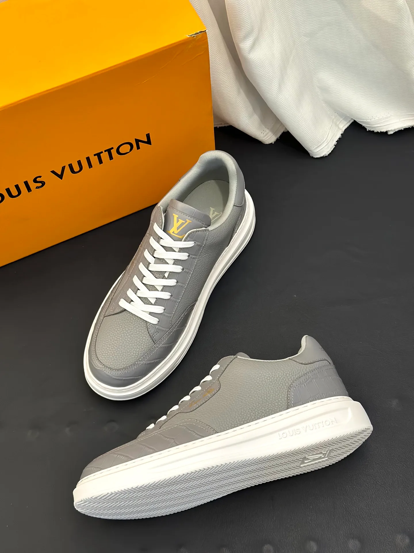 Кроссовки Мужские Louis Vuitton 18586724