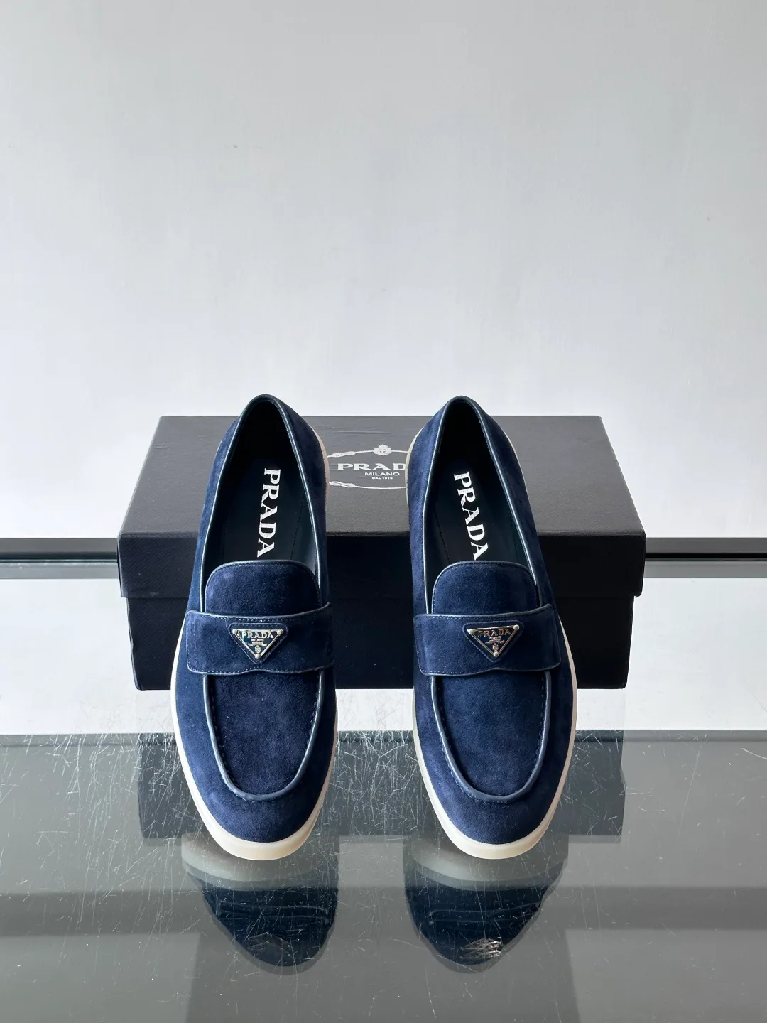 Men's Loafers And Dress Shoes PRADA 18102309