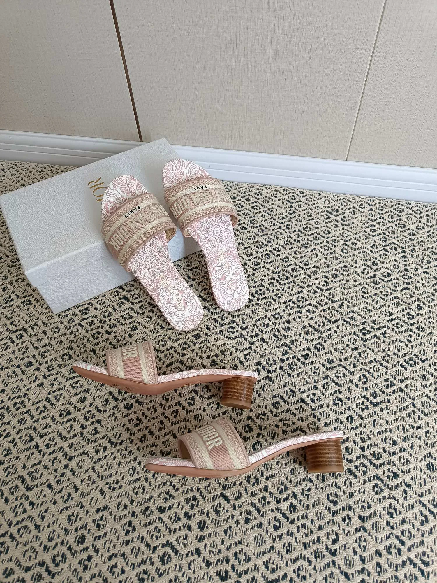 Women's Flip-Flops CHRISTIAN DIOR 17998139