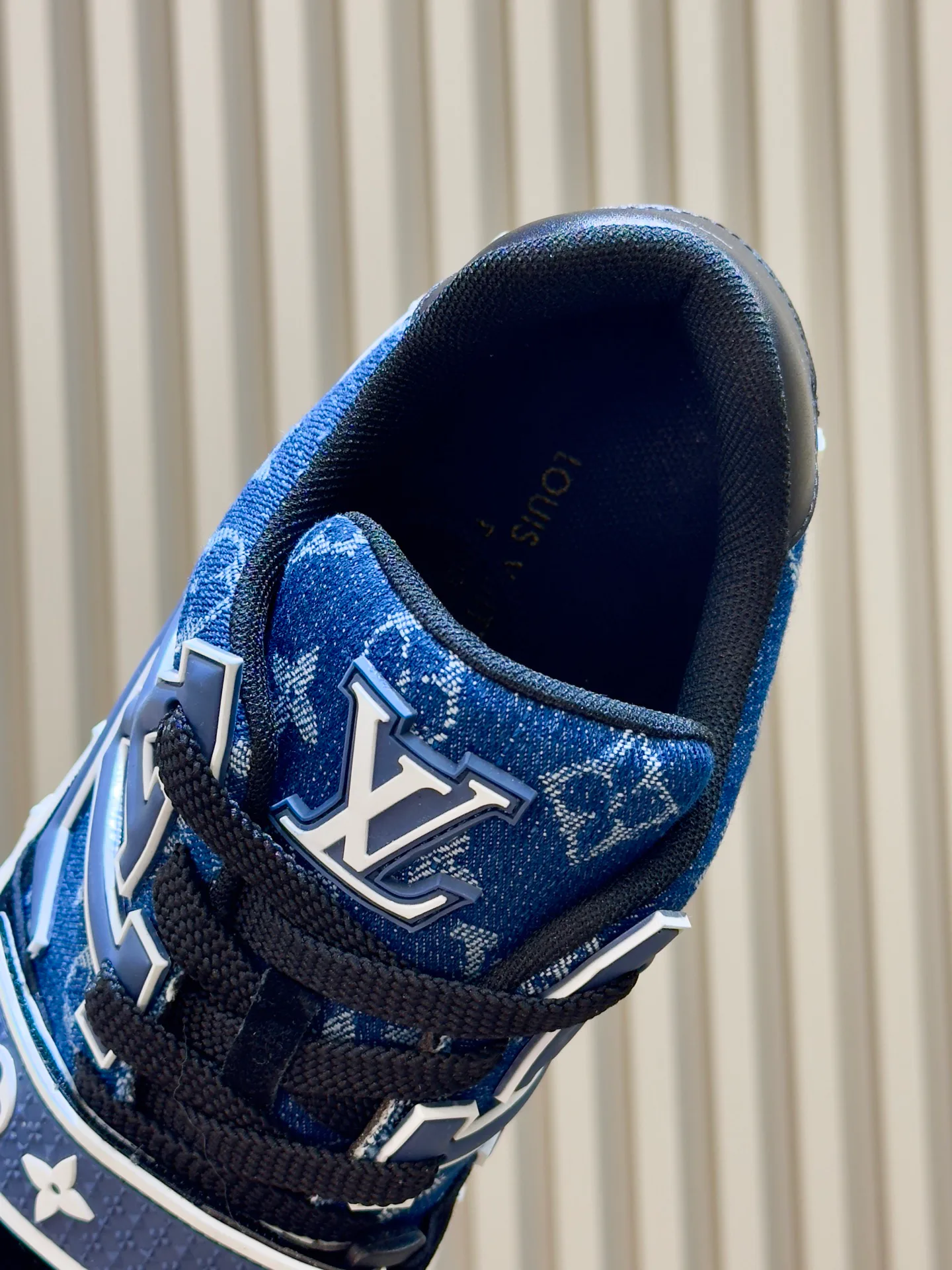 Women's Sneakers LOUIS VUITTON 18073550