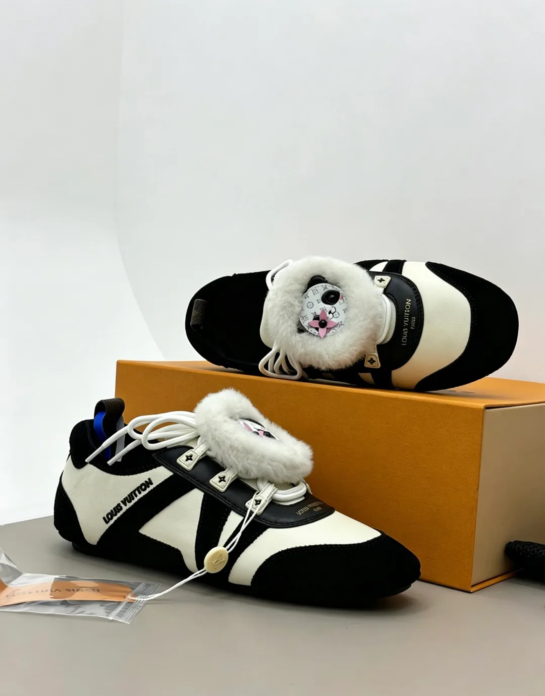 Women's Sneakers LOUIS VUITTON 18006200