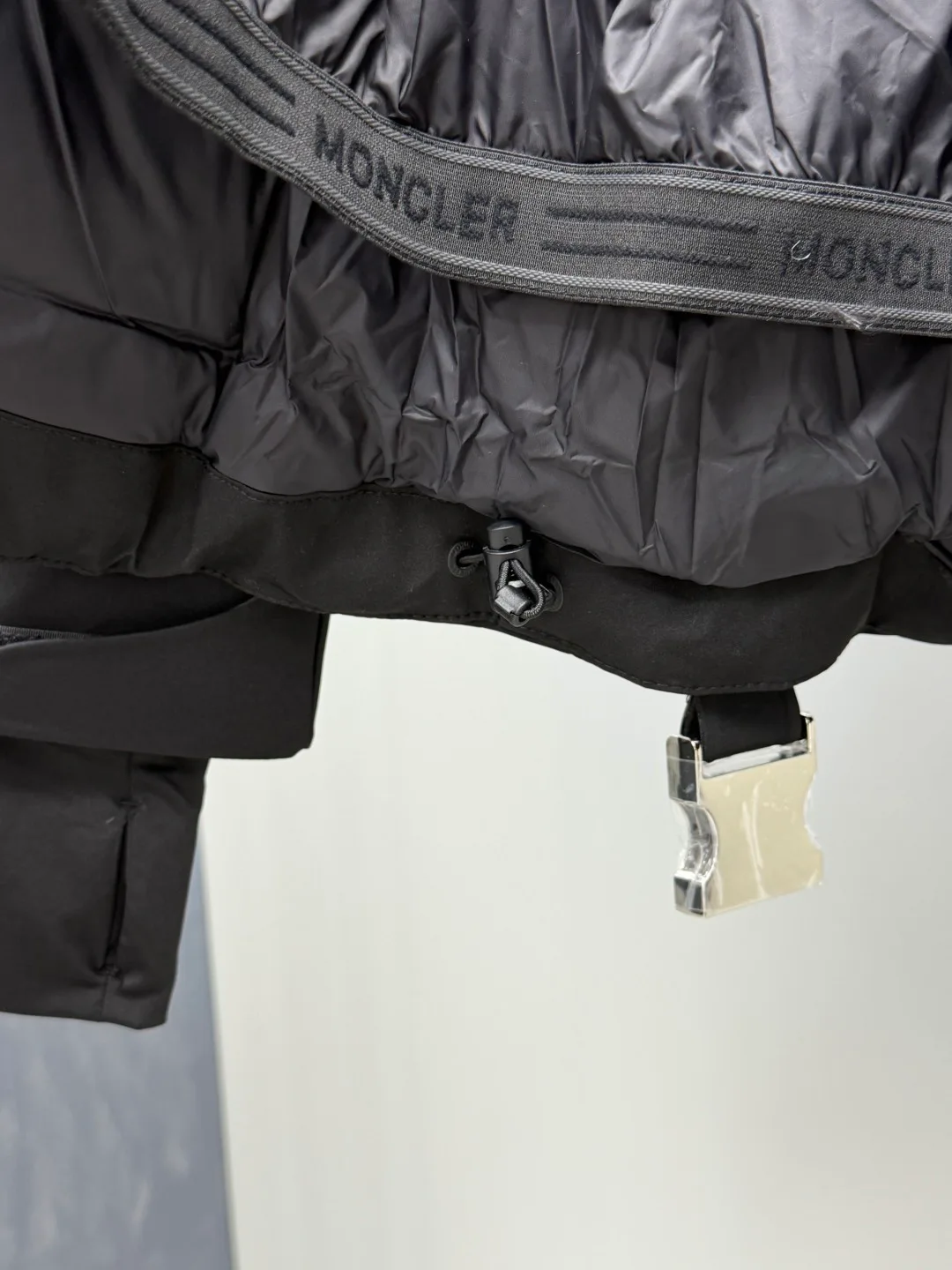Women's Jackets And Down Jackets MONCLER 17855367