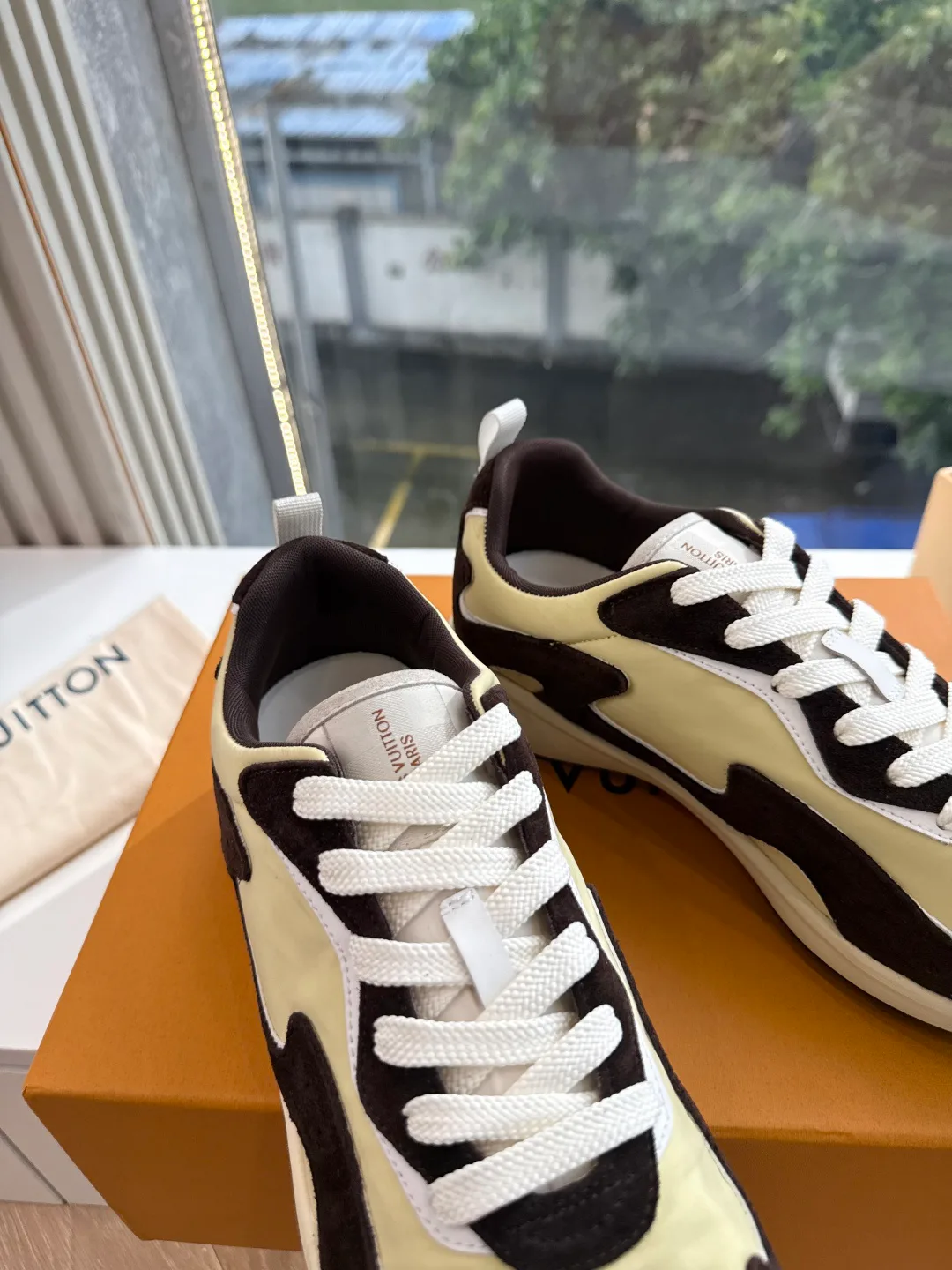 Women's Sneakers LOUIS VUITTON 18053499