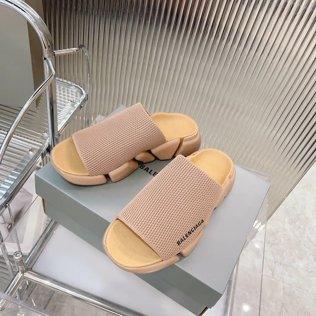 Women's Flip-Flops BALENCIAGA 17182658