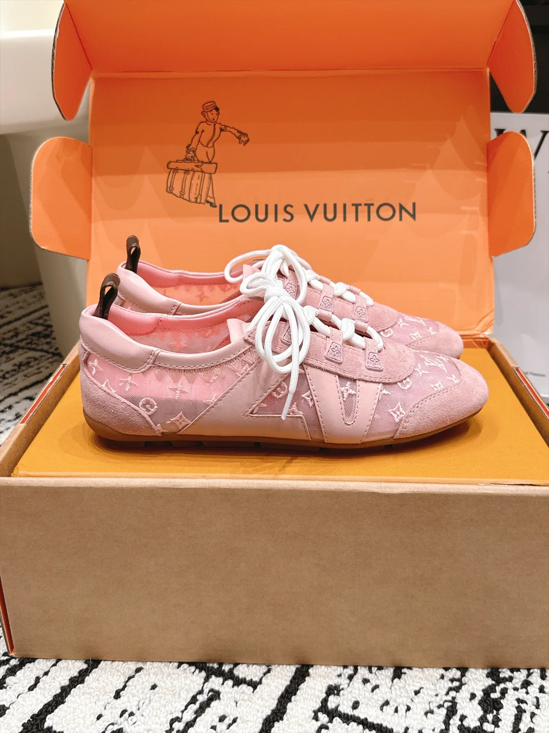 Women's Sneakers LOUIS VUITTON 17978319