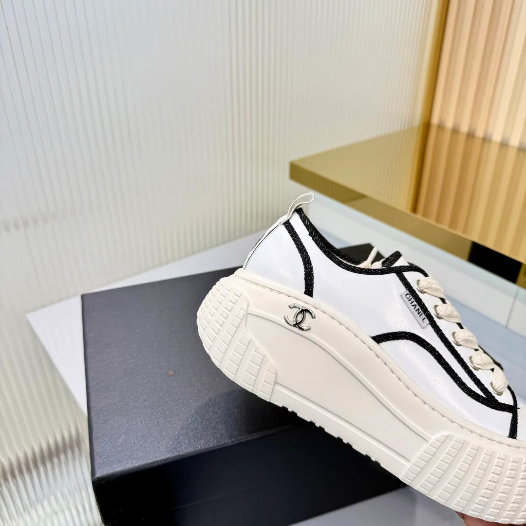 Women's Sneakers CHANEL 18366991