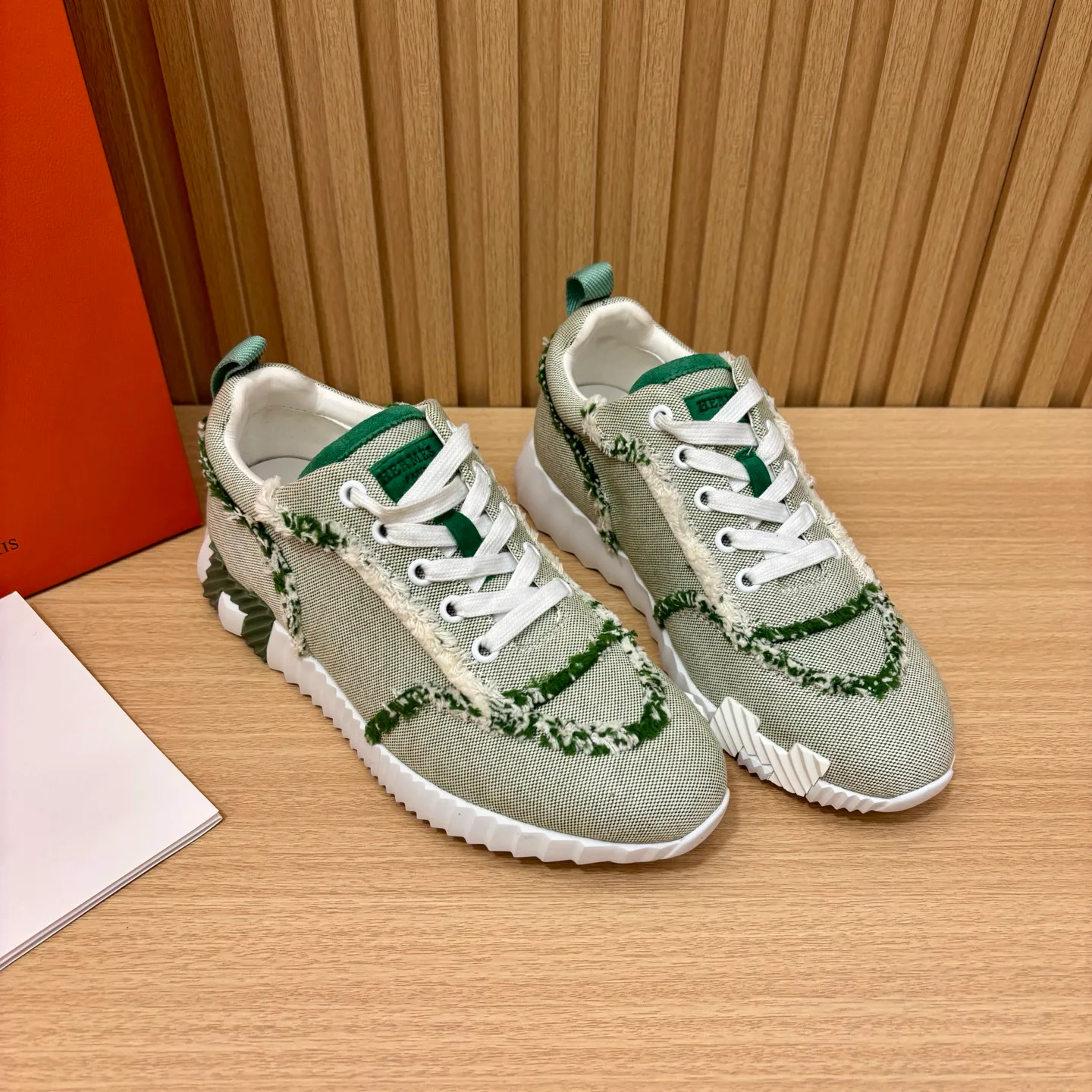 Women's Sneakers LOUIS VUITTON 18387023