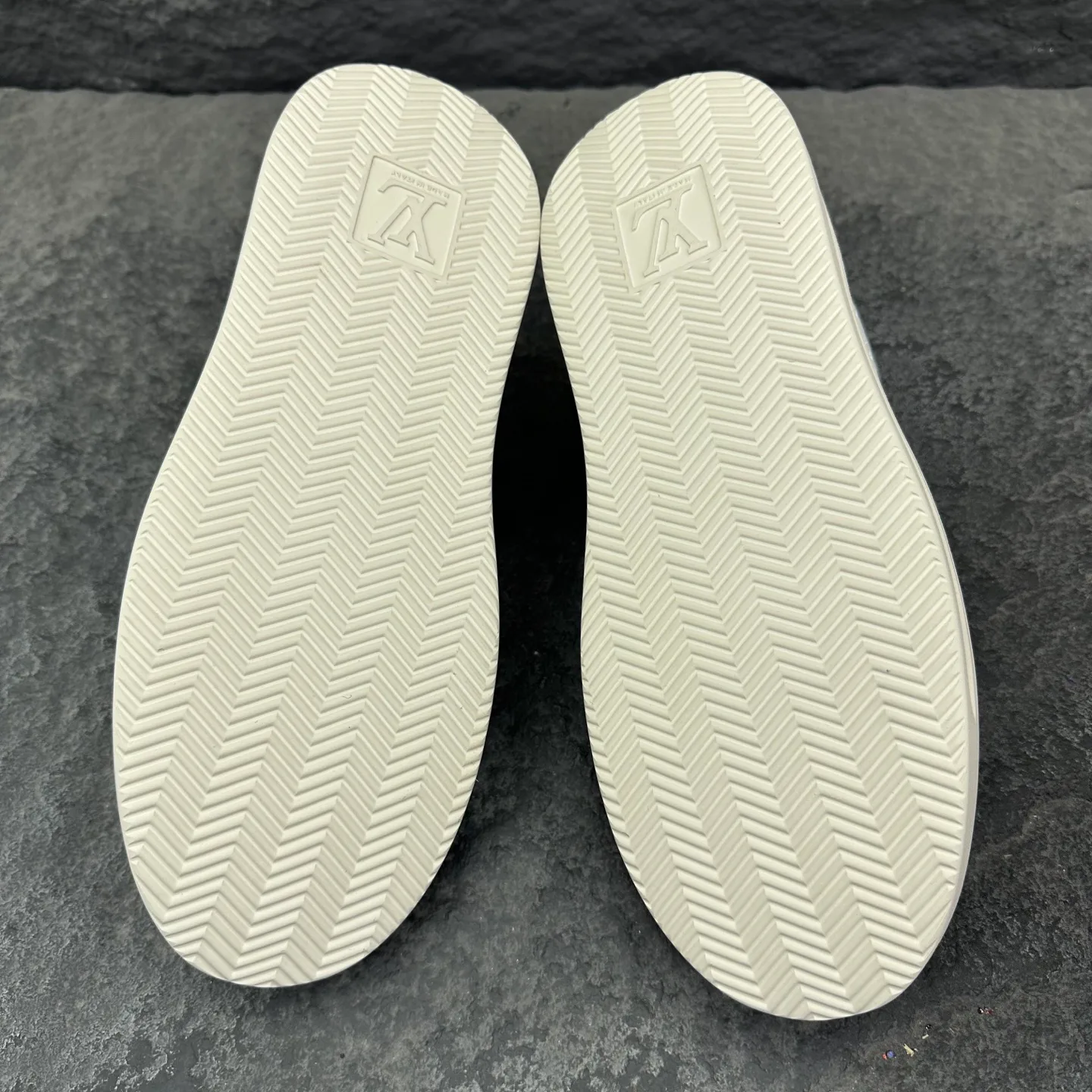 Men's Sneakers LOUIS VUITTON 18154147