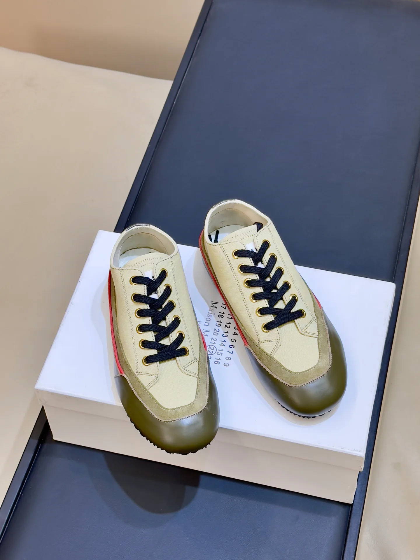 Women's Sneakers MAISON MARGIELA 18073444