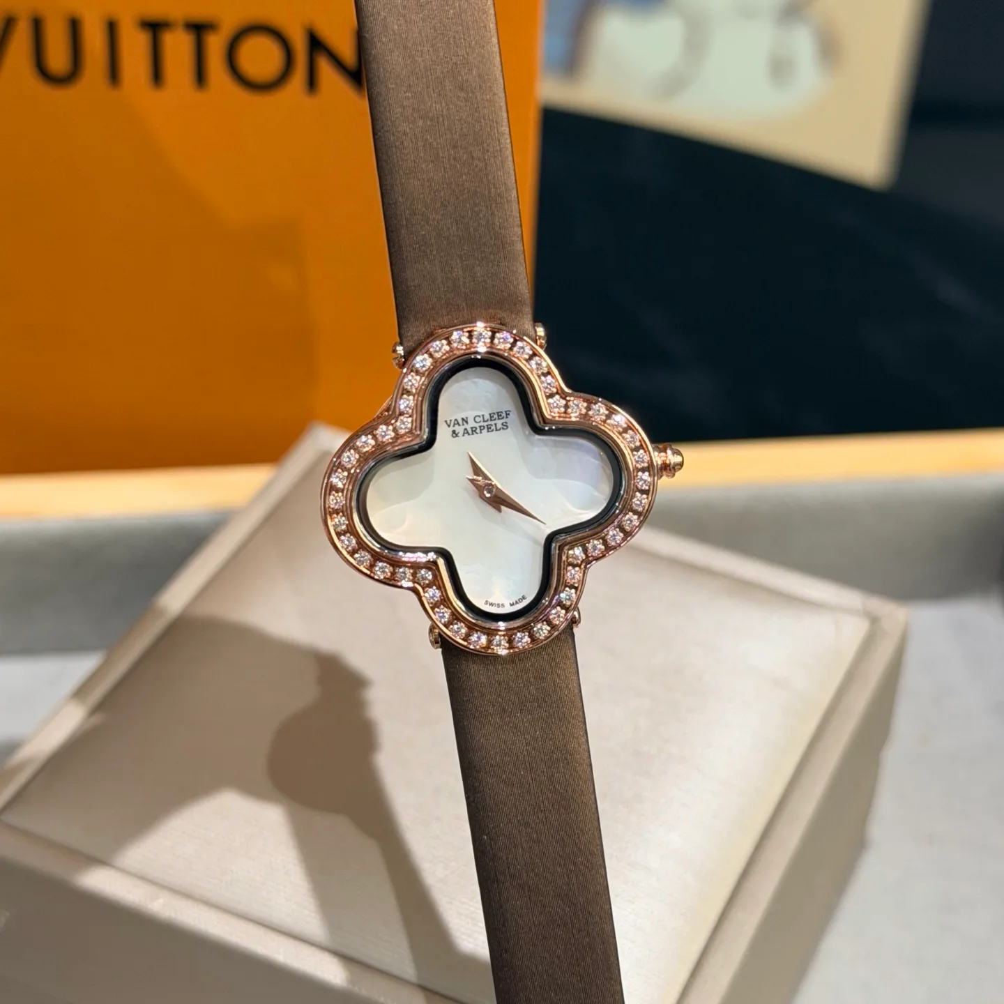 Women's Watches VAN CLEEF & ARPELS 18362058