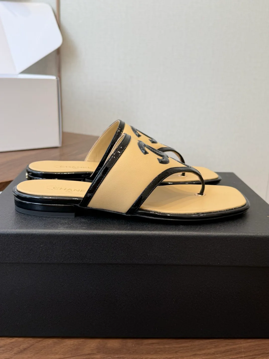 Women's Flip-Flops CHANEL 17829801