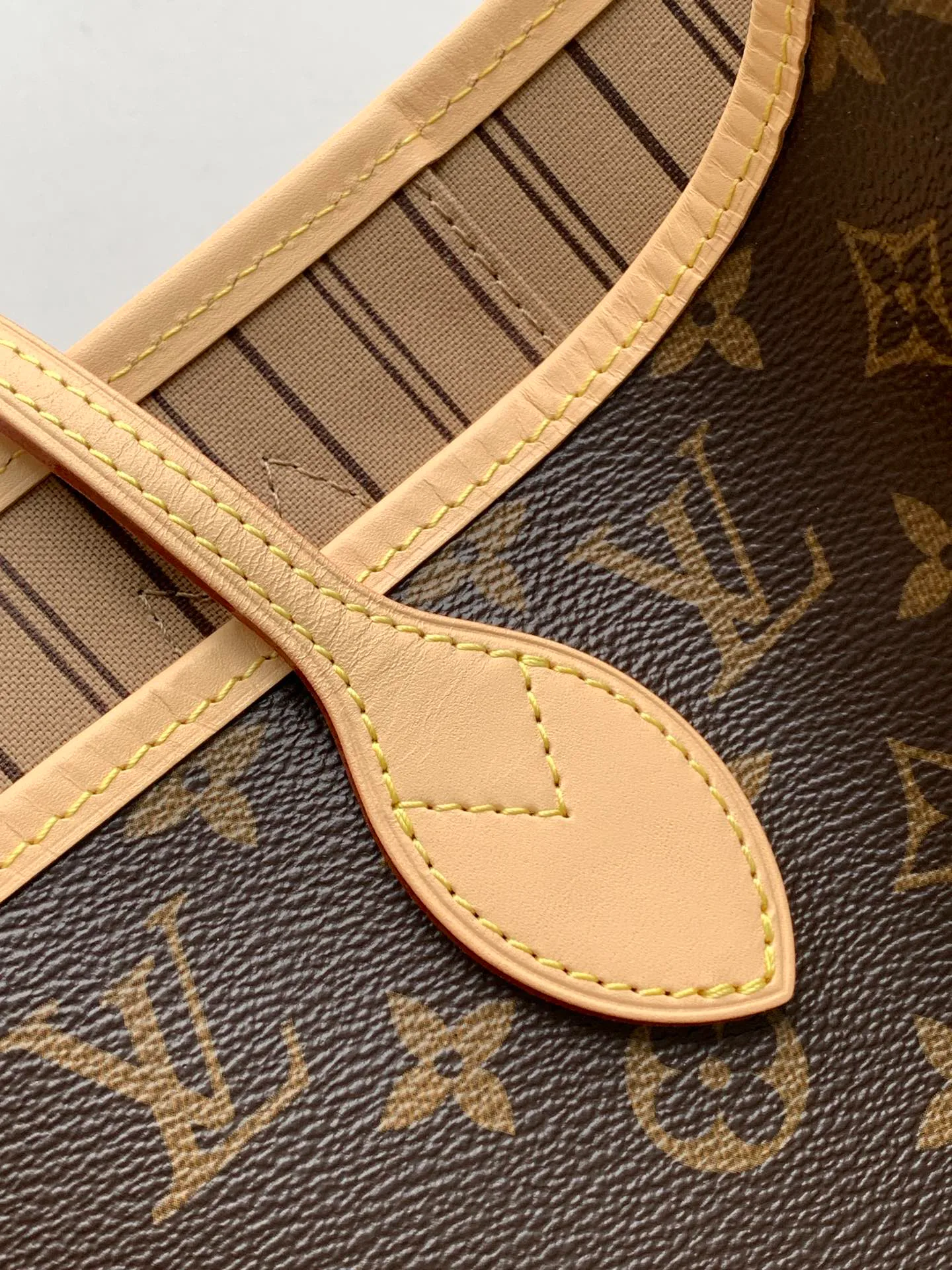 Women's Classic Handbags LOUIS VUITTON 18156580