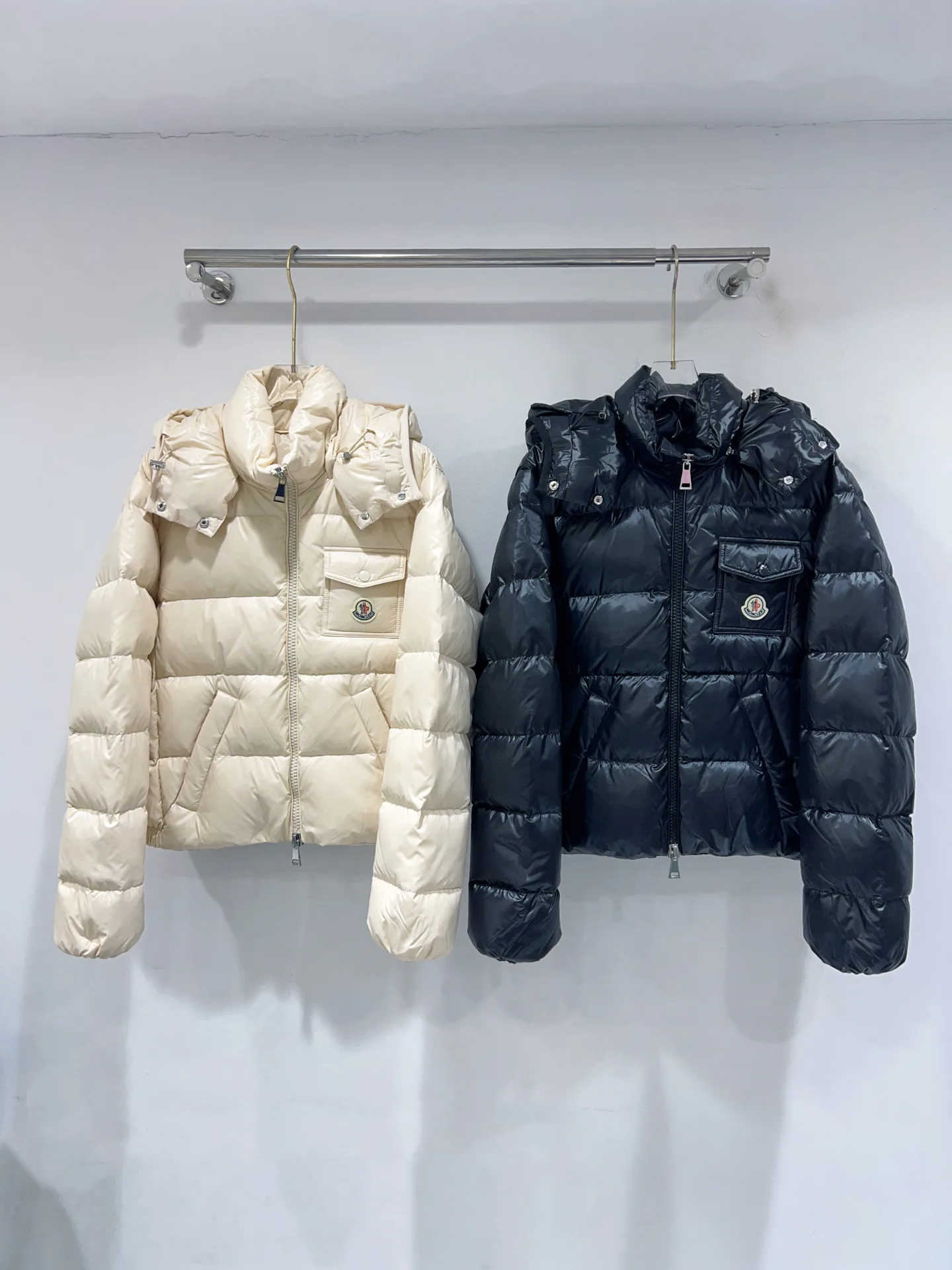 Women's Jackets And Down Jackets MONCLER 19563150