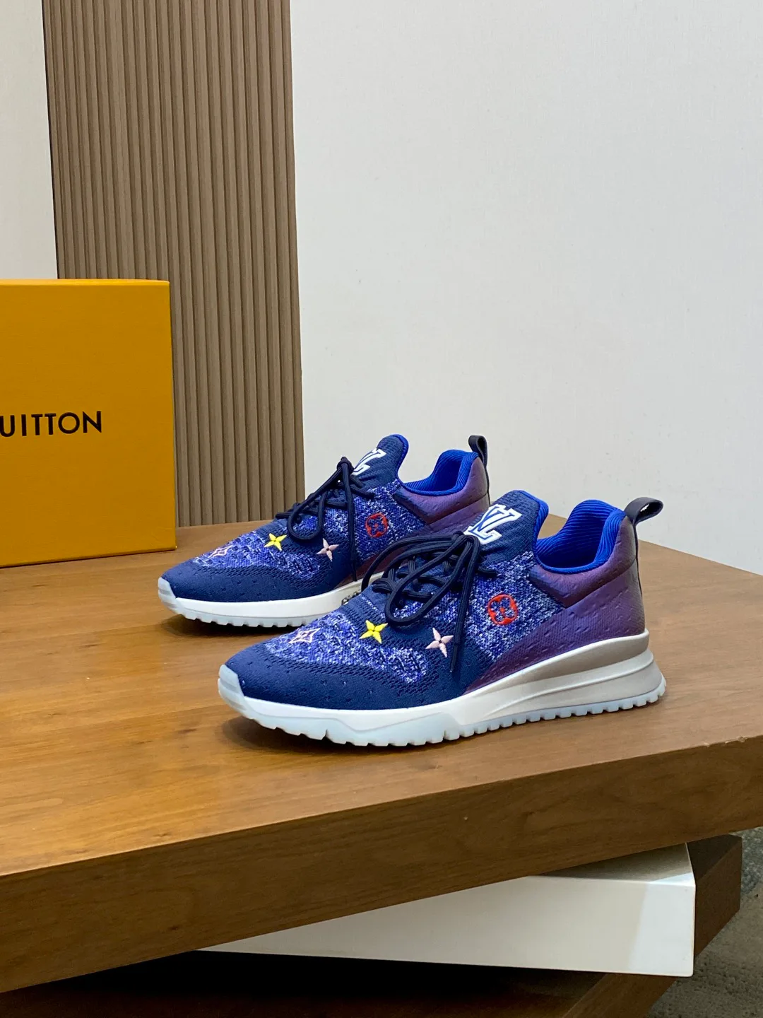Men's Sneakers LOUIS VUITTON 17857244