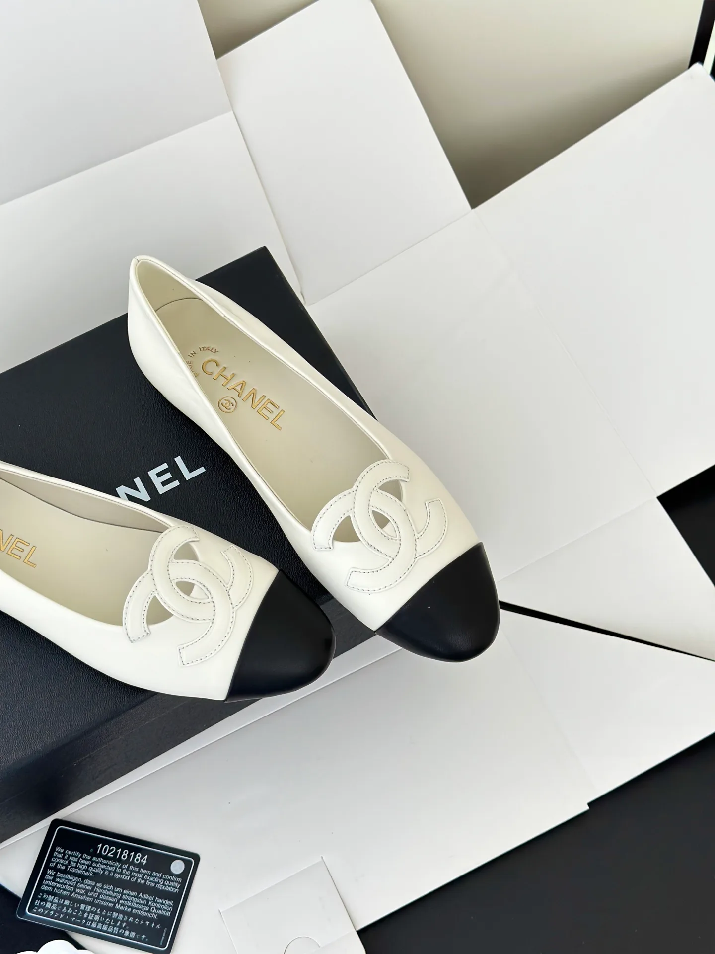 Women's Ballet Flats CHANEL 18143031