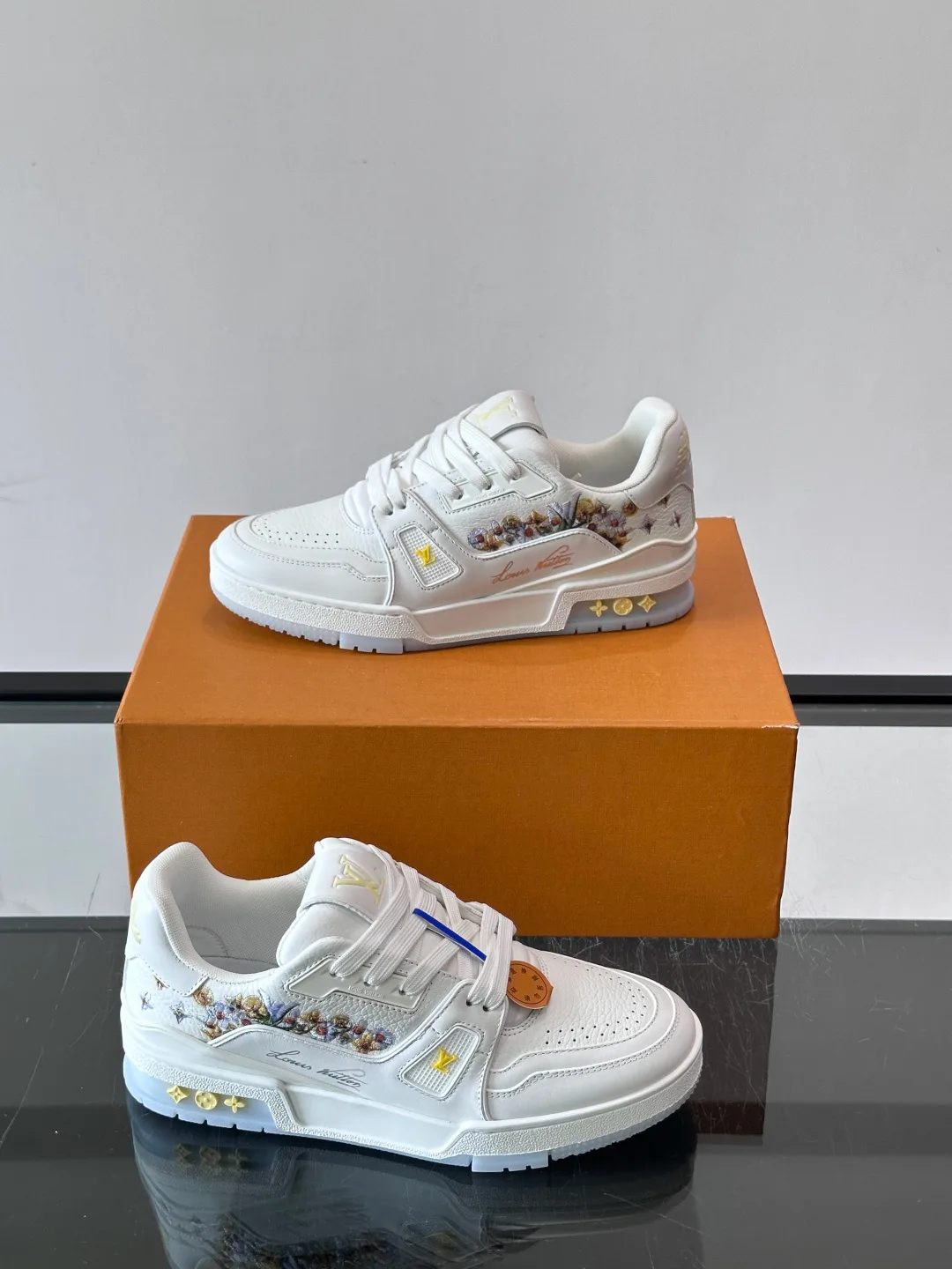 Women's Sneakers LOUIS VUITTON 17588568
