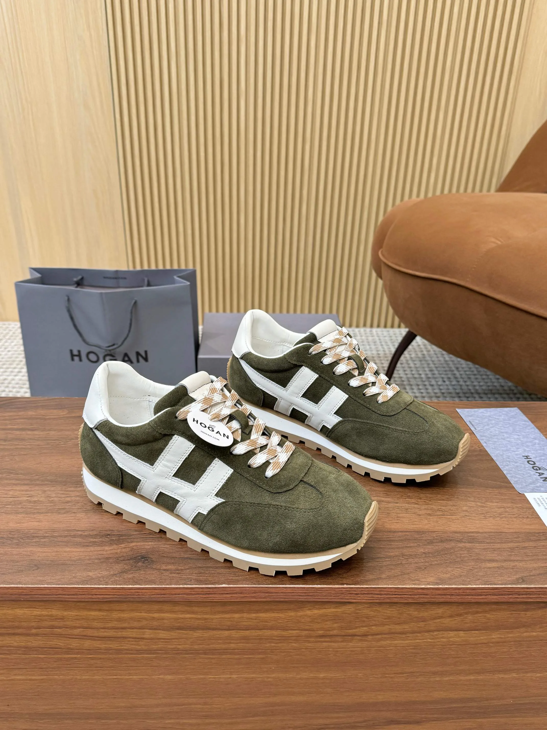 Women's Sneakers HOGAN 17827640