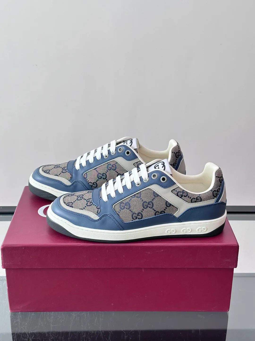 Women's Sneakers GUCCI 18102696