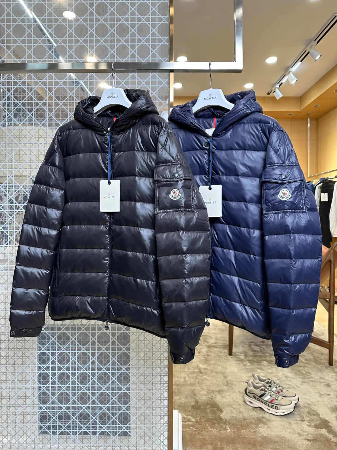 Men's Jackets And Down Jackets MONCLER 18209649