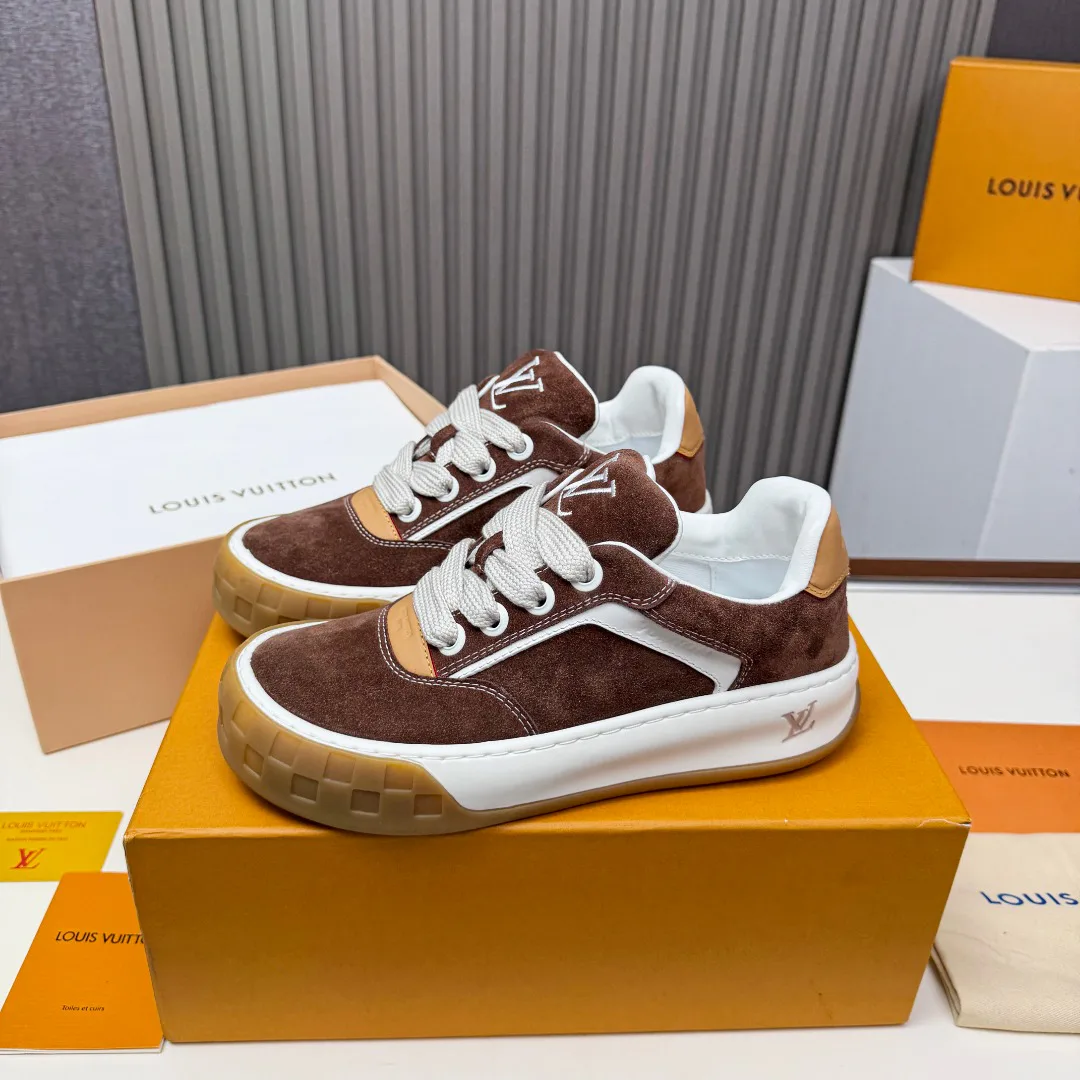 Men's Sneakers LOUIS VUITTON 18265136