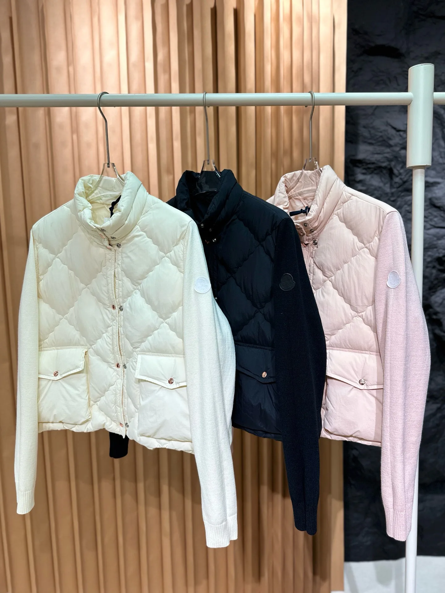 Women's Jackets And Down Jackets MONCLER 18016937