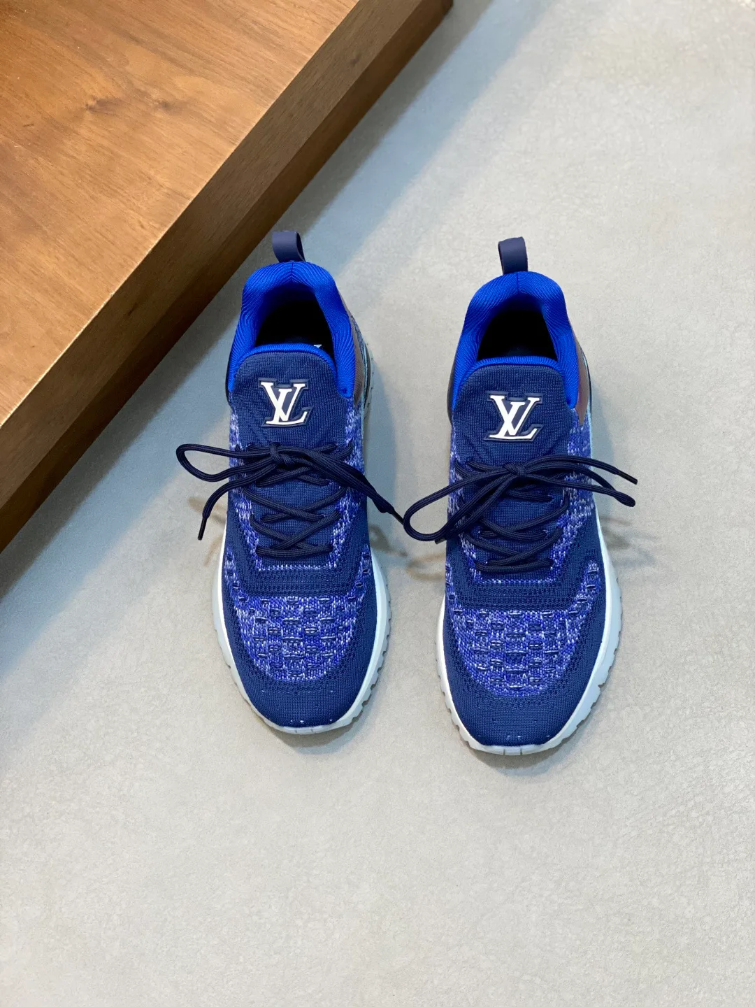 Men's Sneakers LOUIS VUITTON 18078937