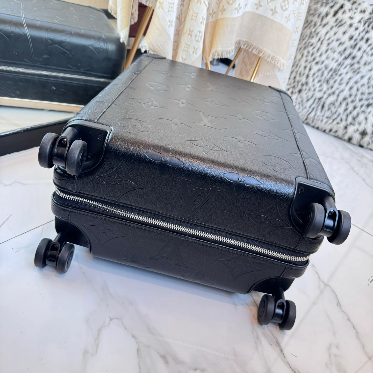 Suitcases LOUIS VUITTON 17675227