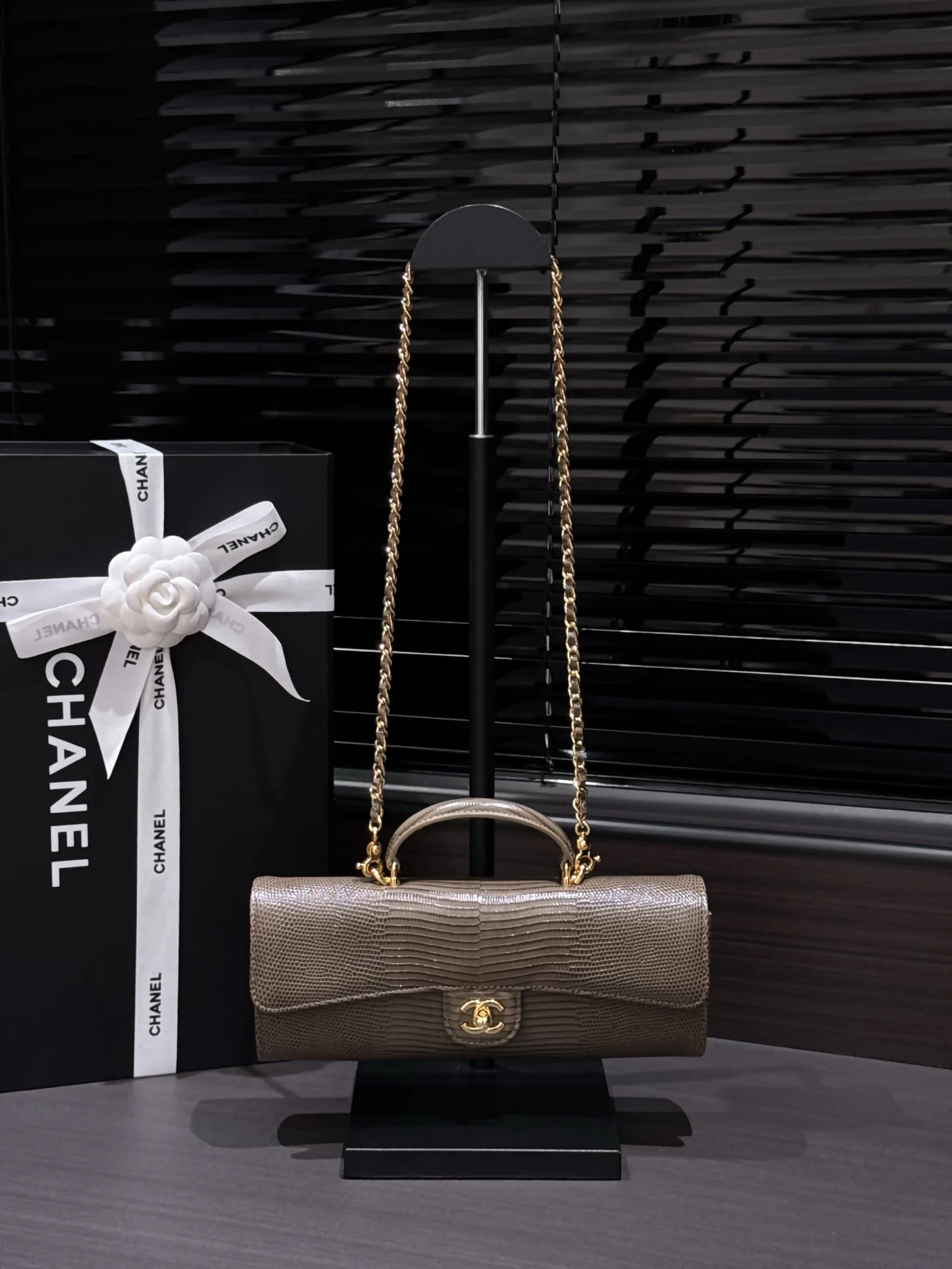 Women's Classic Handbags CHANEL 18065618