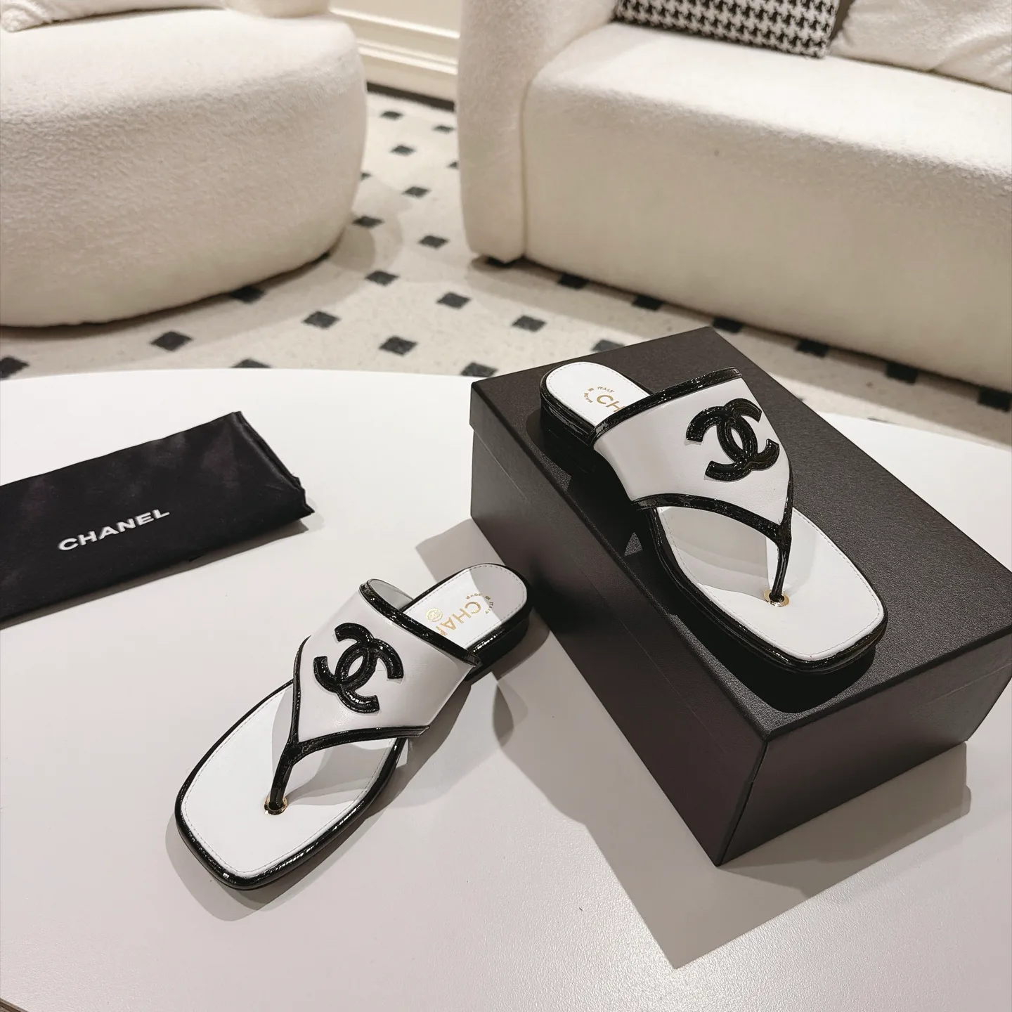 Women's Flip-Flops CHANEL 17802688