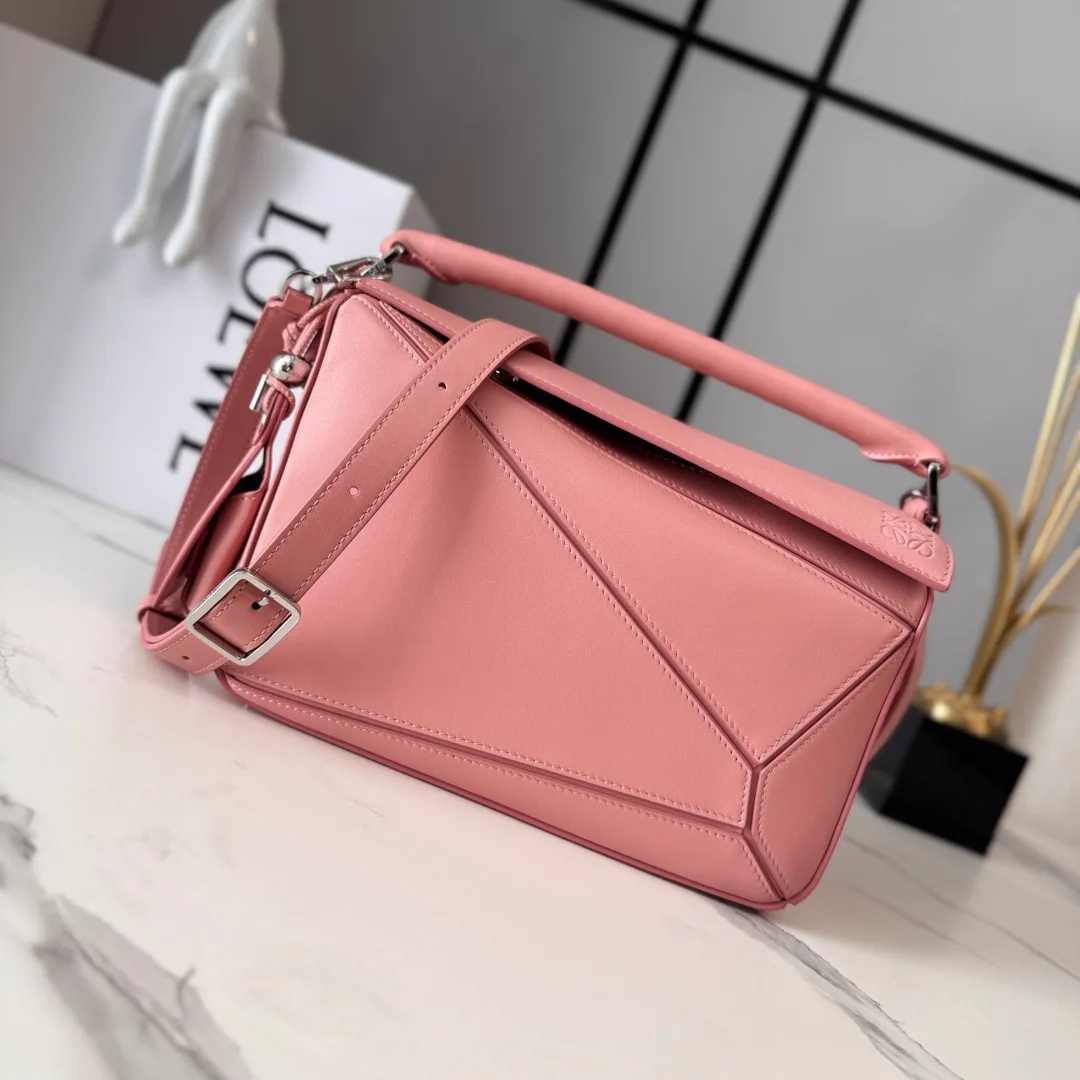 Women's Classic Handbags LOEWE 17270376
