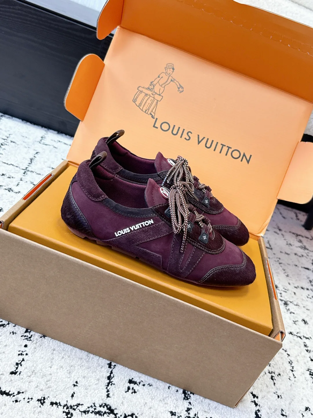 Women's Sneakers LOUIS VUITTON 18409657
