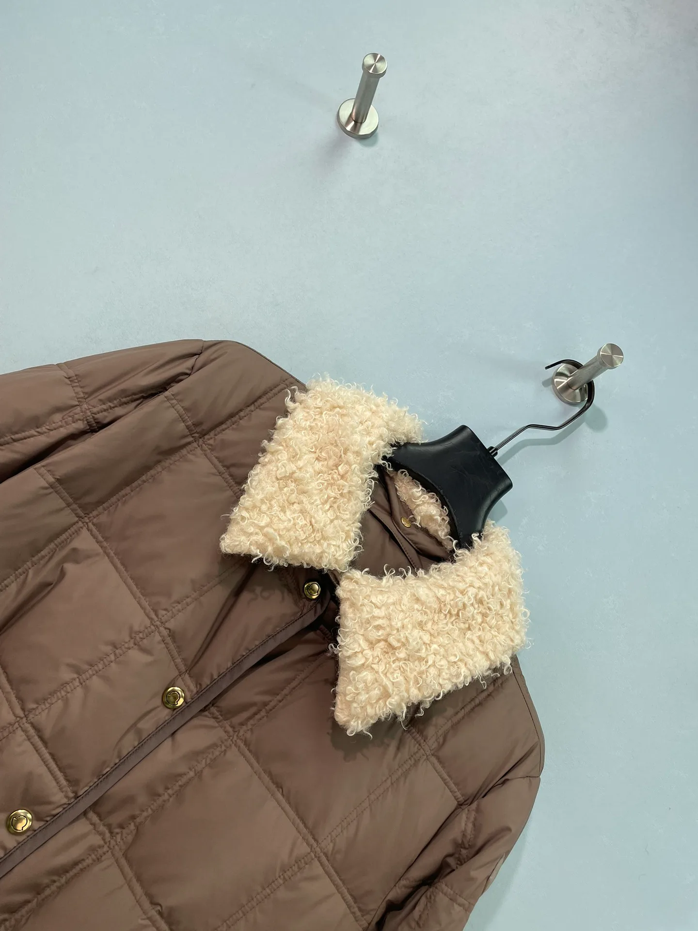 Women's Jackets And Down Jackets MONCLER 17913393