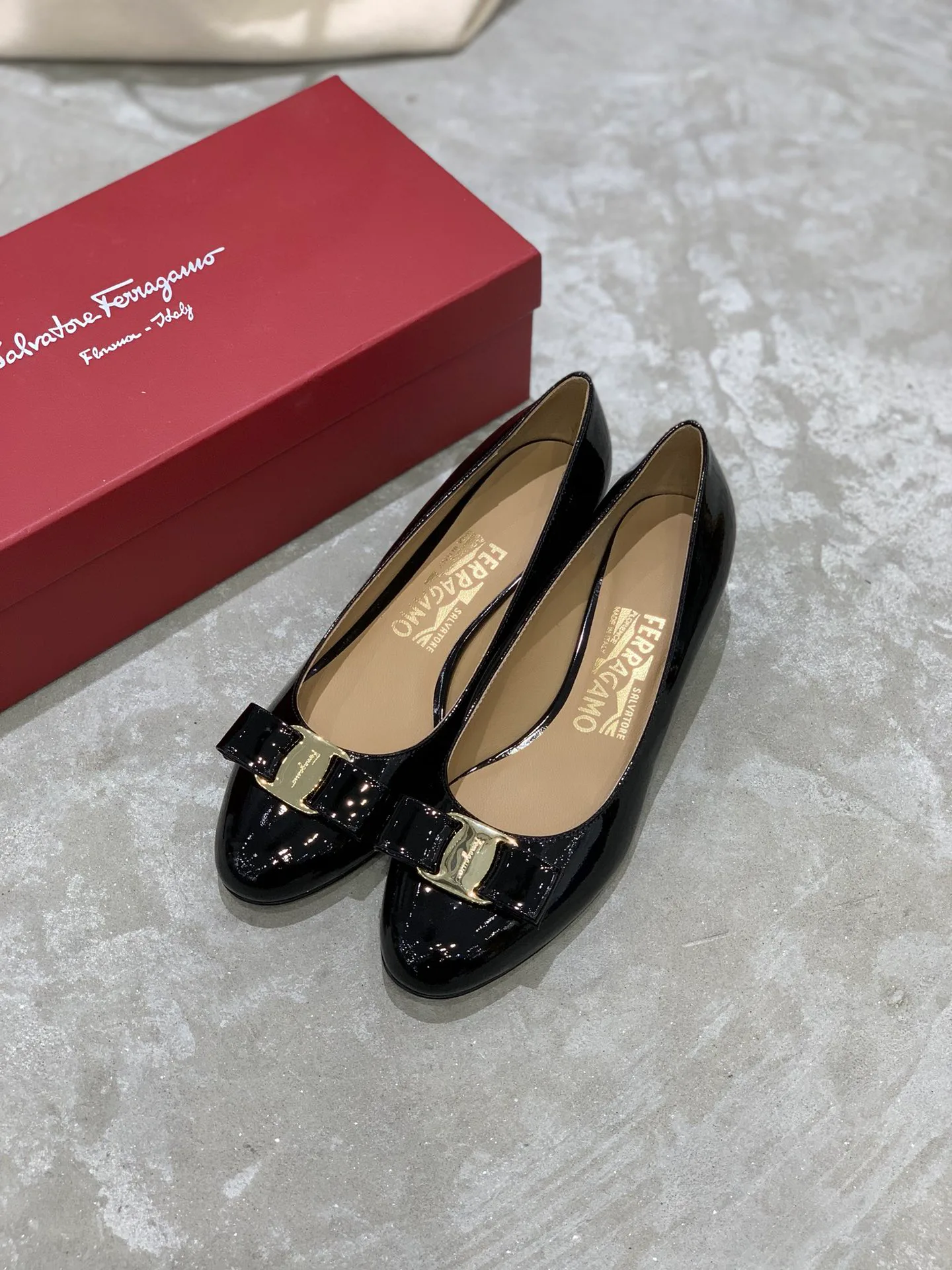 Women's Ballet Flats SALVATORE FERRAGAMO 18340689