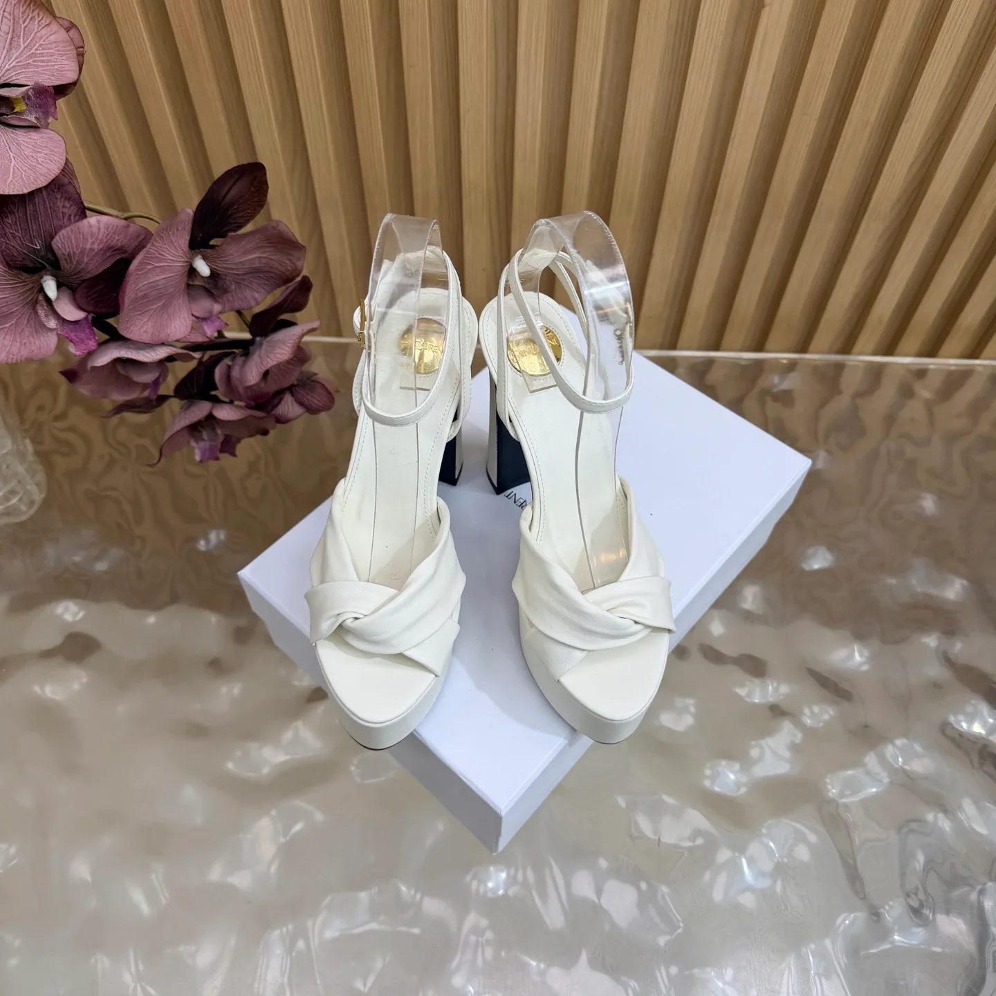 Women's Open-Toe Sandals SAINT LAURENT 18235640