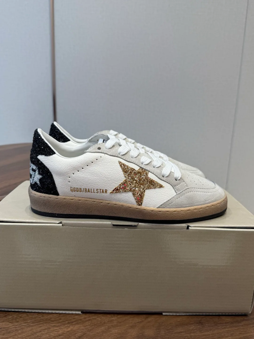 Women's Sneakers GOLDEN GOOSE 18357253