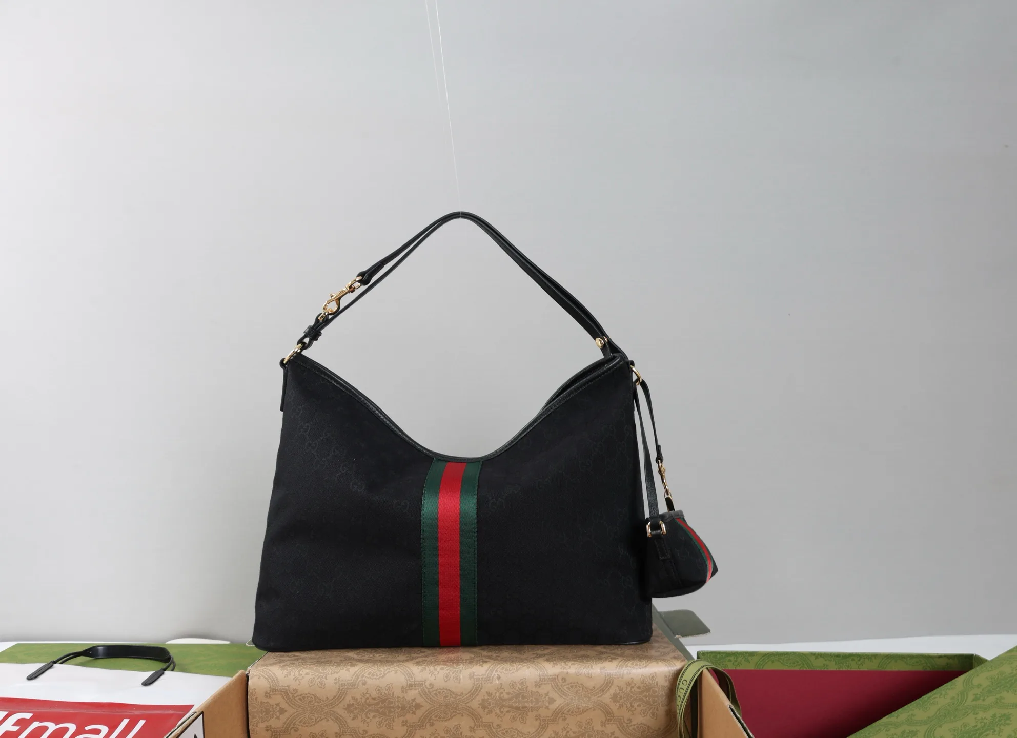 Women's Classic Handbags GUCCI 18250602