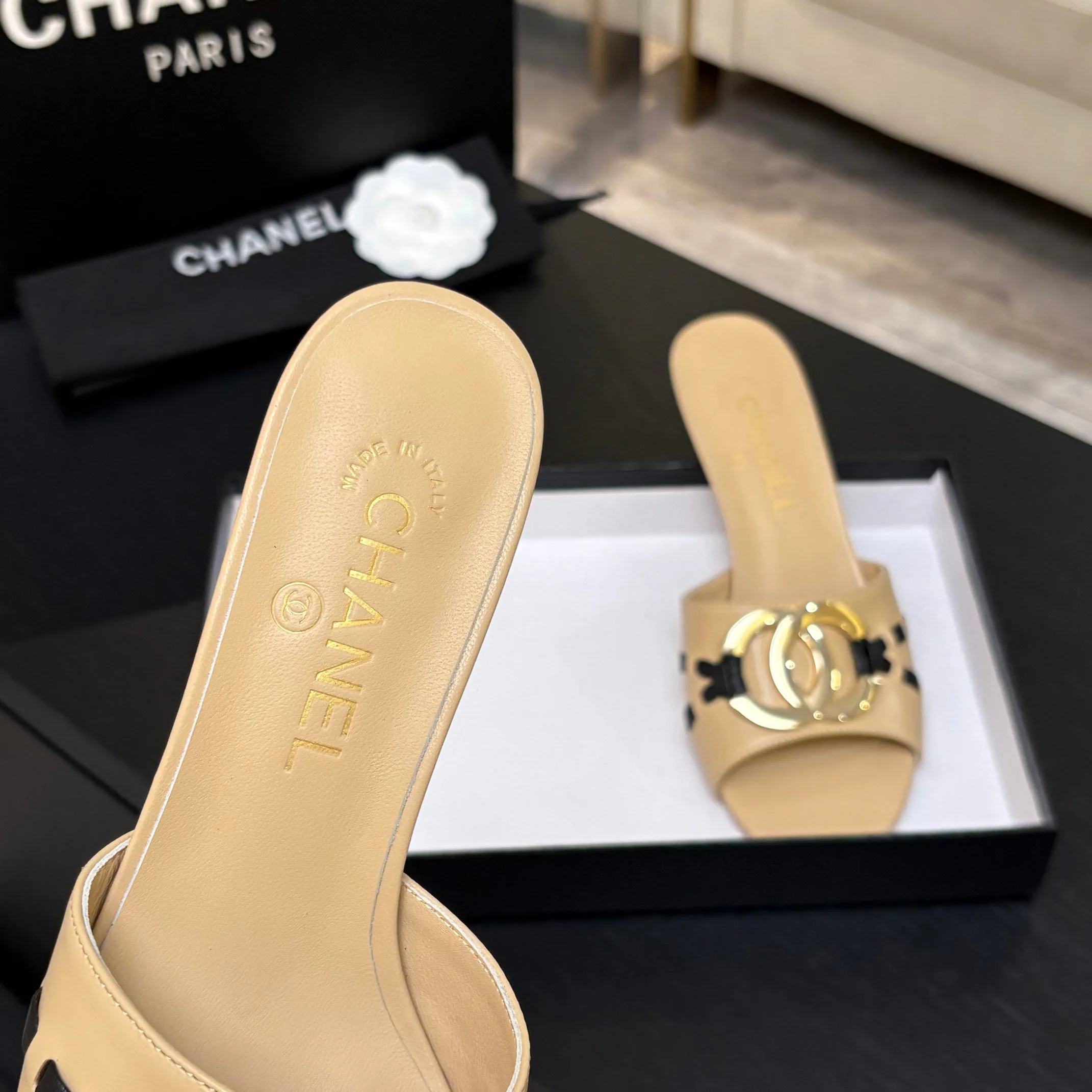 Women's Flip-Flops CHANEL 16953068