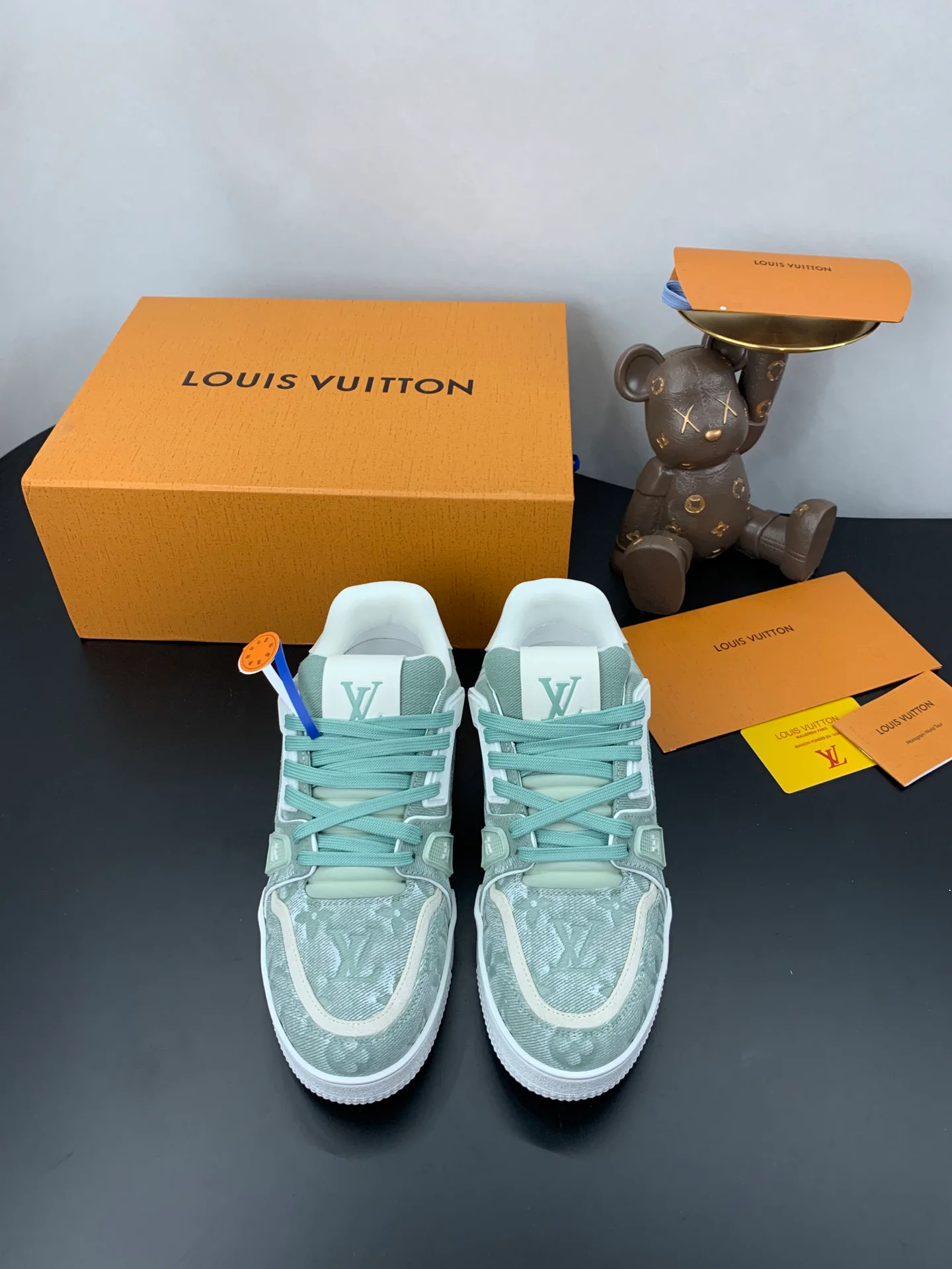 Women's Sneakers LOUIS VUITTON 17545277