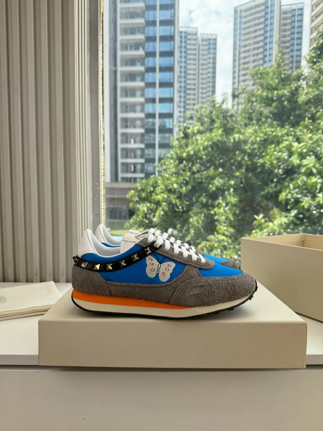 Women's Sneakers VALENTINO 18053442