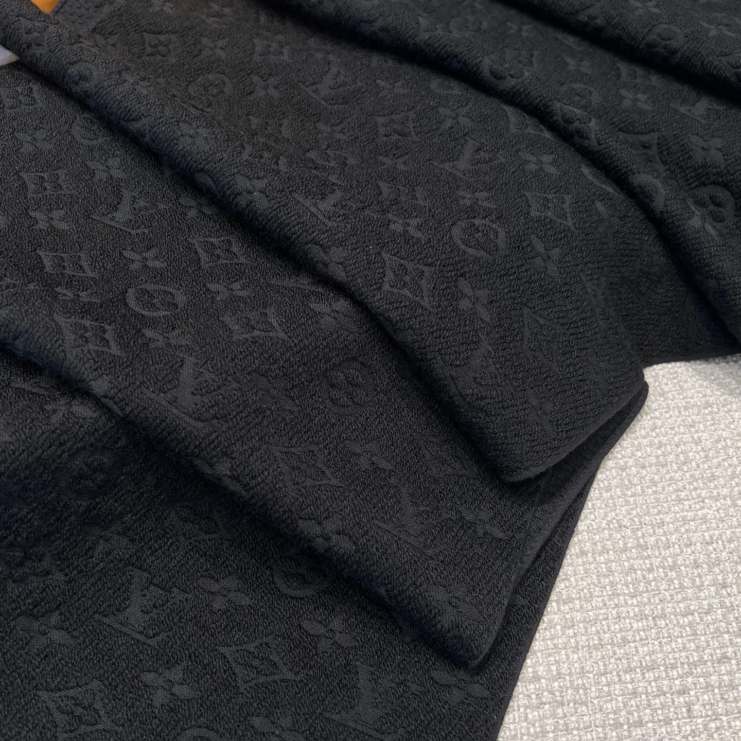 Scarves LOUIS VUITTON 17945580